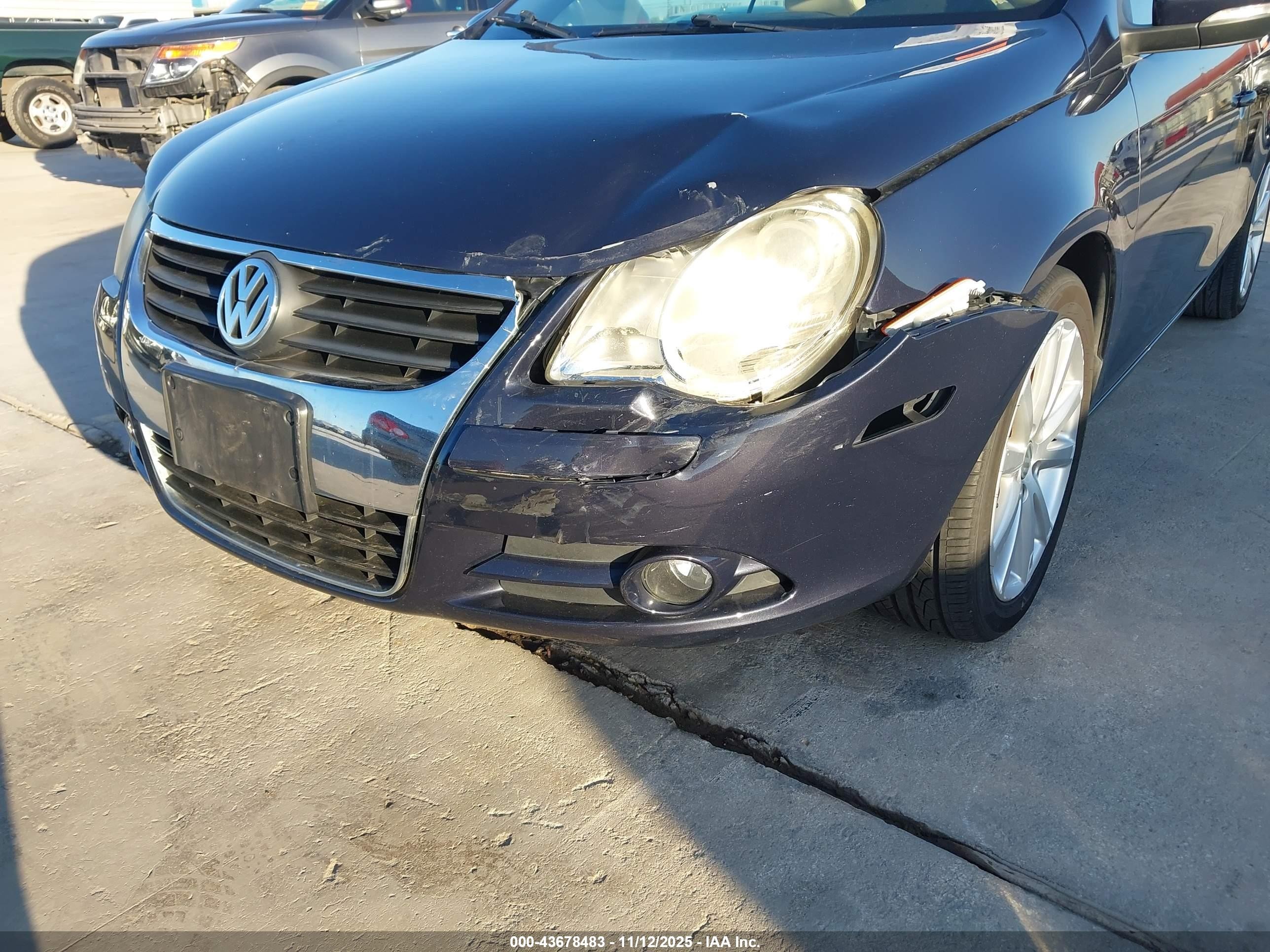 2011 Volkswagen Eos Komfort Синий vin: WVWBA7AH2BV001496