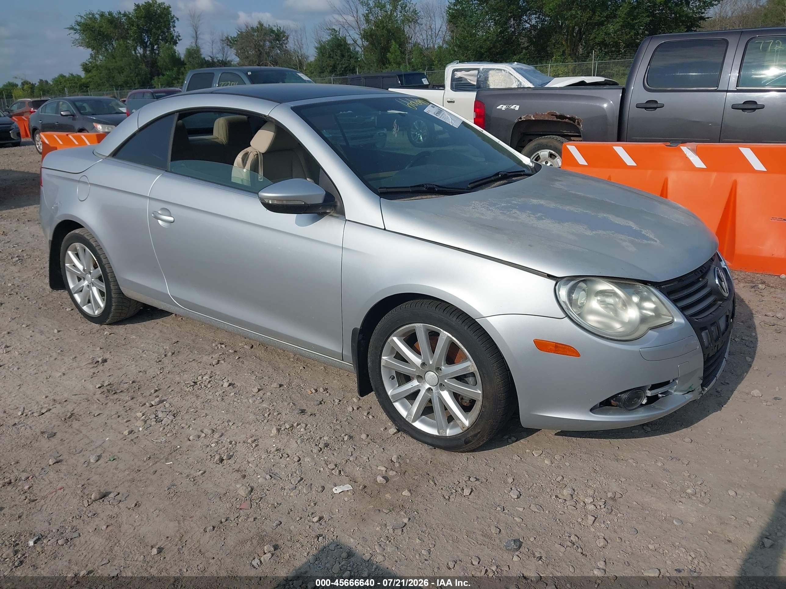 2010 Volkswagen Eos Komfort Silver vin: WVWBA7AH4AV018136