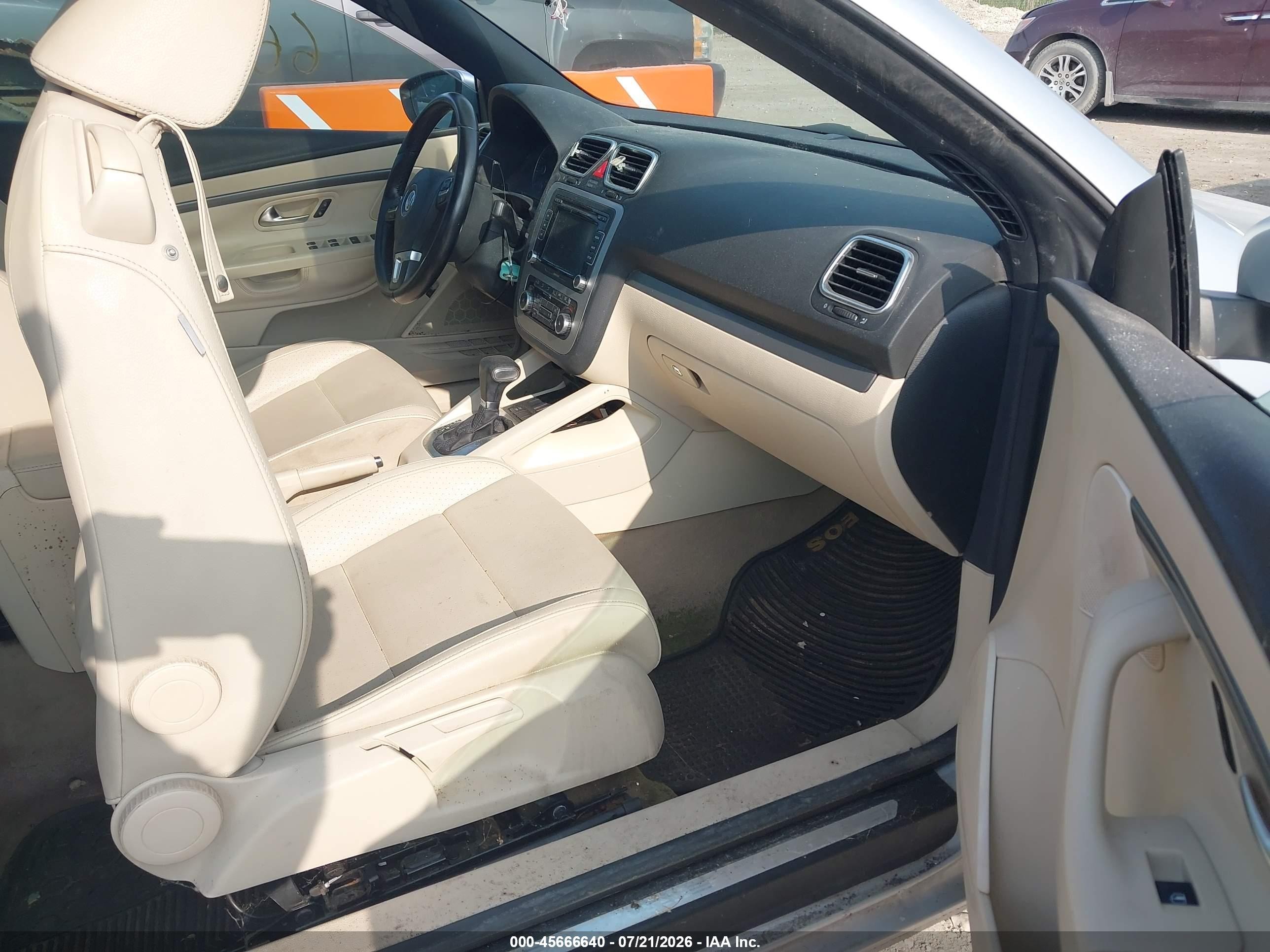 2010 Volkswagen Eos Komfort Silver vin: WVWBA7AH4AV018136