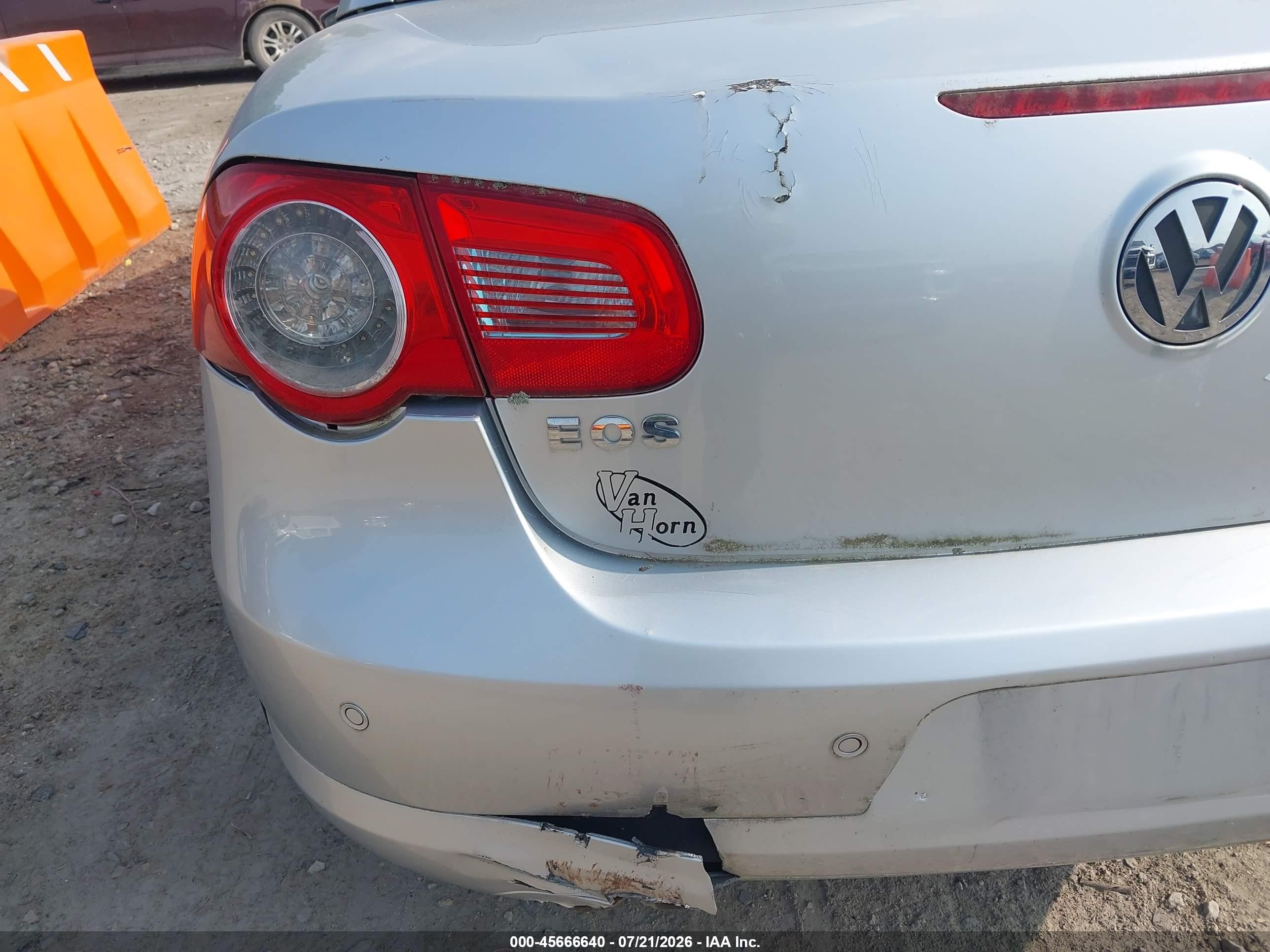 2010 Volkswagen Eos Komfort Silver vin: WVWBA7AH4AV018136