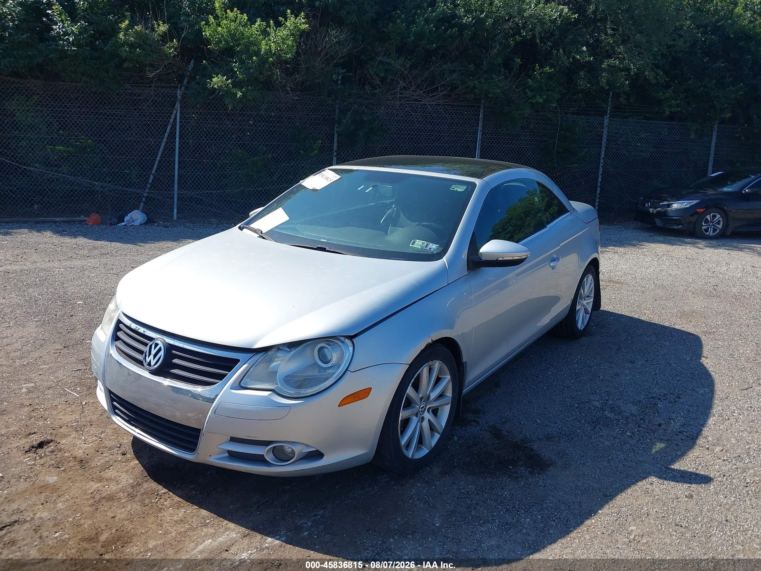 2010 Volkswagen Eos Komfort Silver vin: WVWBA7AH4AV025555