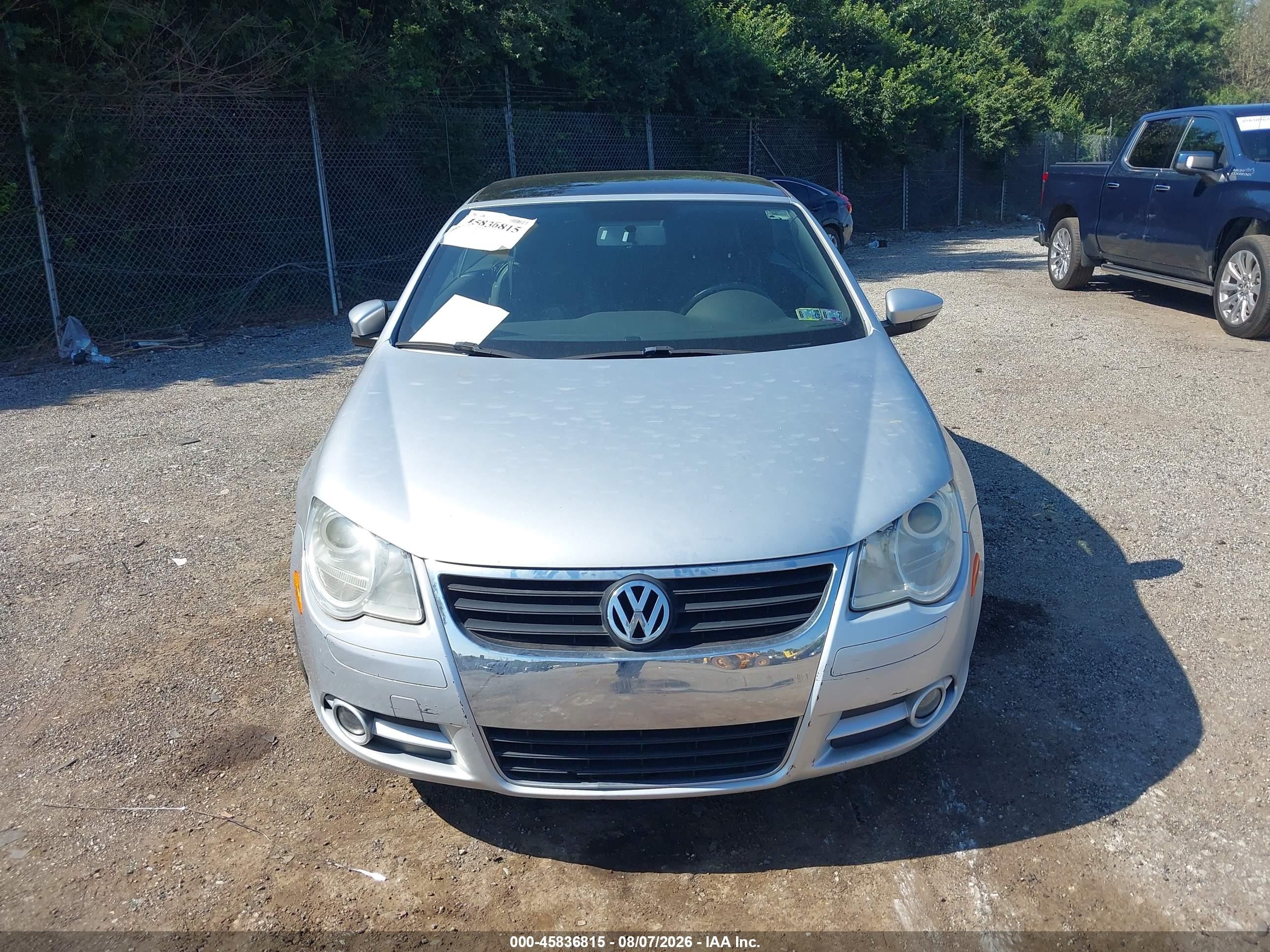 2010 Volkswagen Eos Komfort Silver vin: WVWBA7AH4AV025555