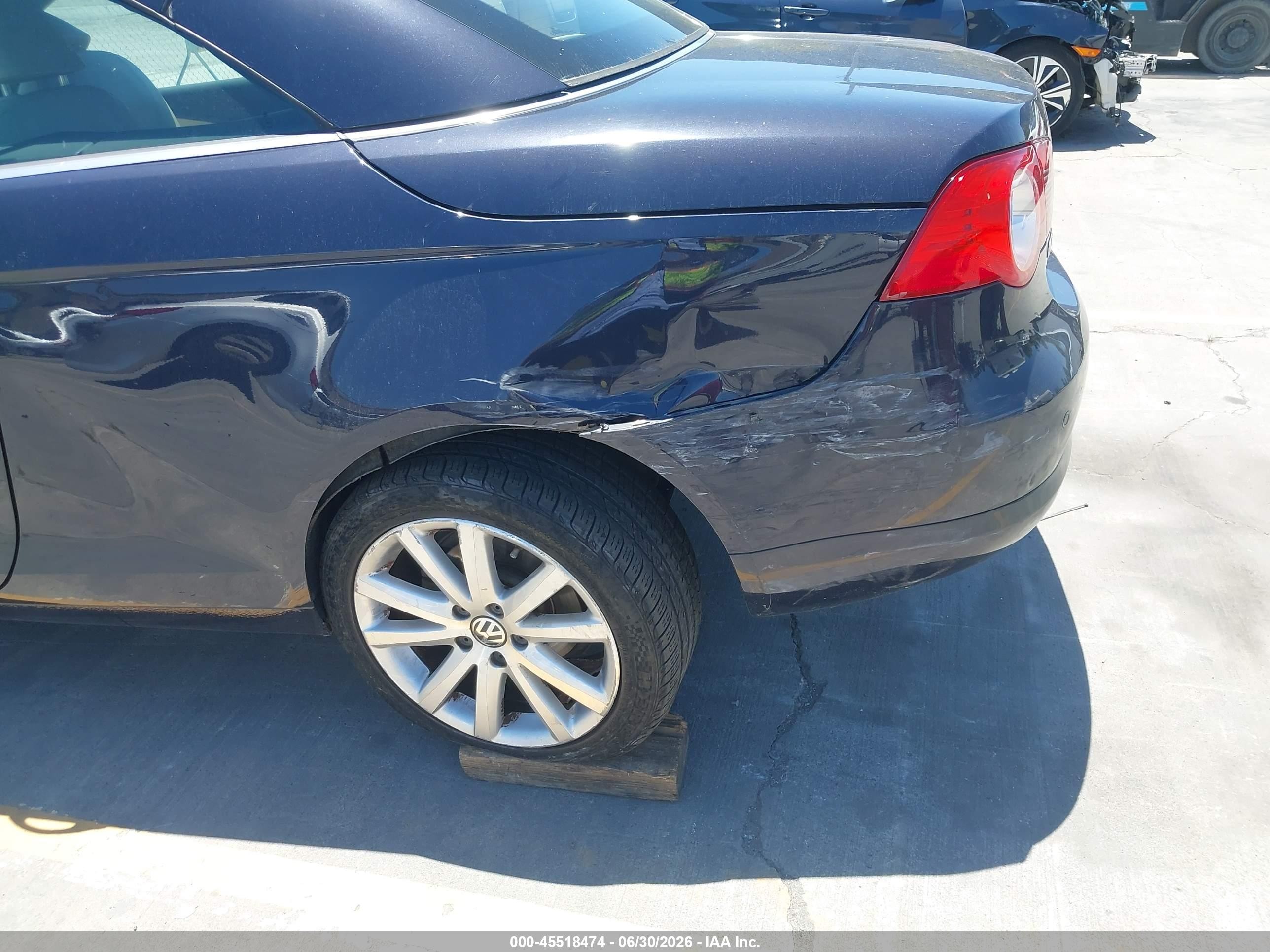 2010 Volkswagen Eos Komfort Black vin: WVWBA7AH7AV023900