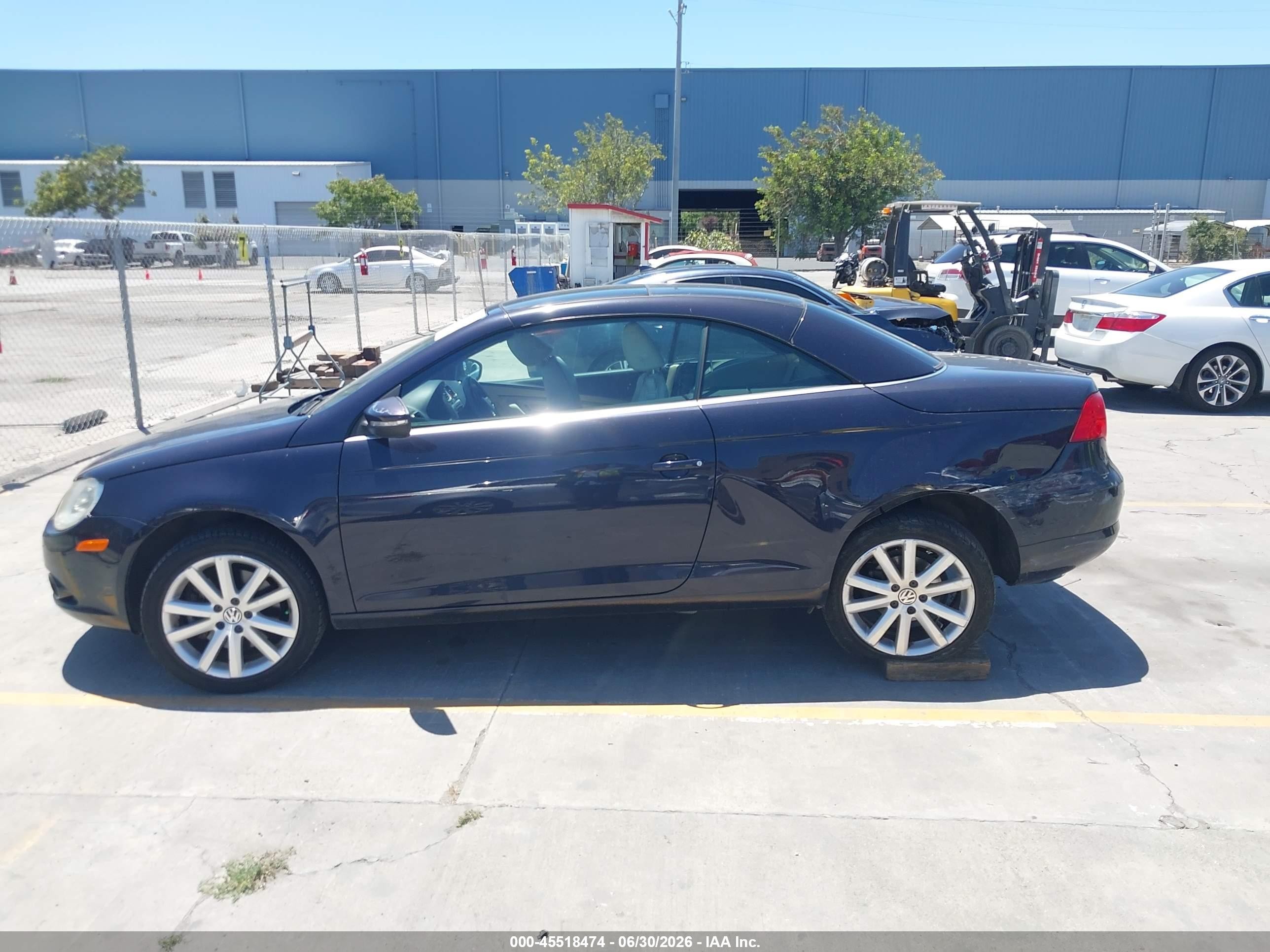 2010 Volkswagen Eos Komfort Black vin: WVWBA7AH7AV023900