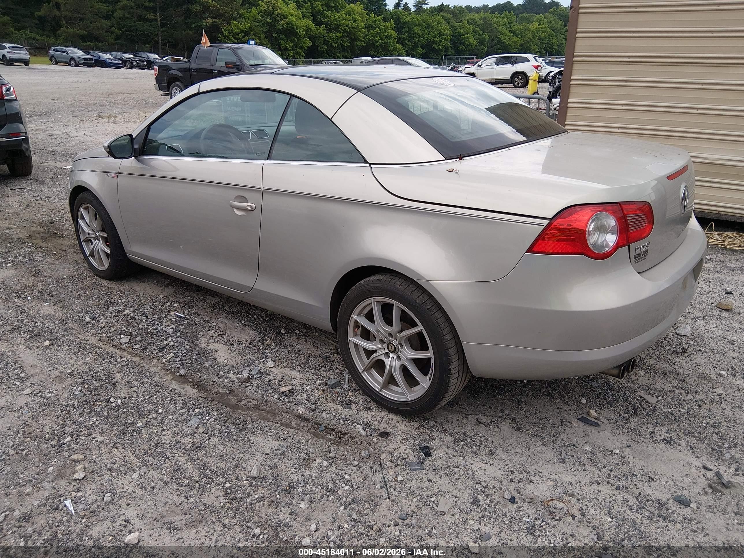 2010 Volkswagen Eos Komfort Silver vin: WVWBA7AH8AV010931