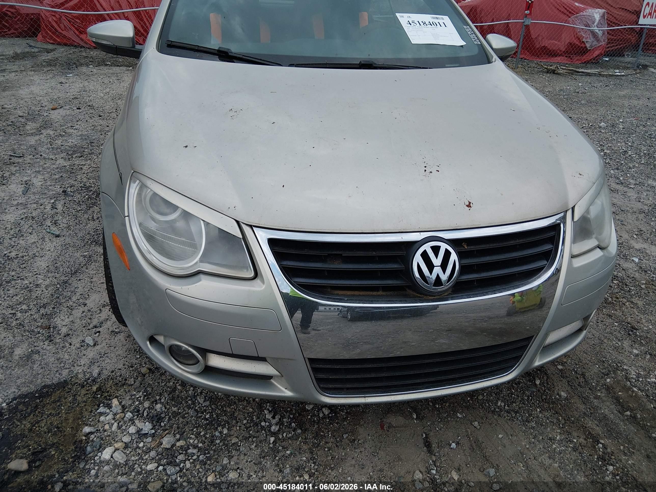 2010 Volkswagen Eos Komfort Silver vin: WVWBA7AH8AV010931