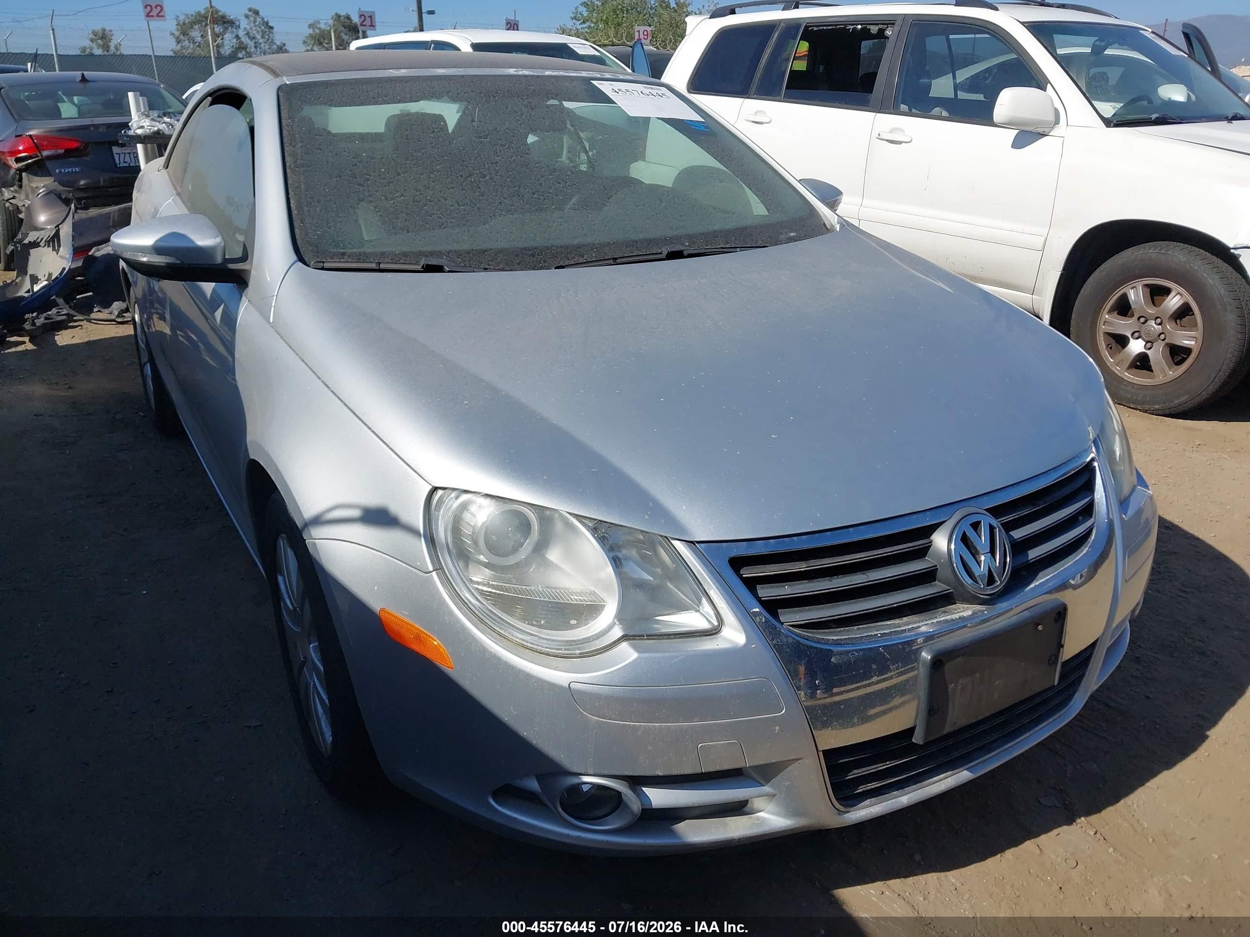 2010 Volkswagen Eos Komfort Silver vin: WVWBA7AH8AV019967