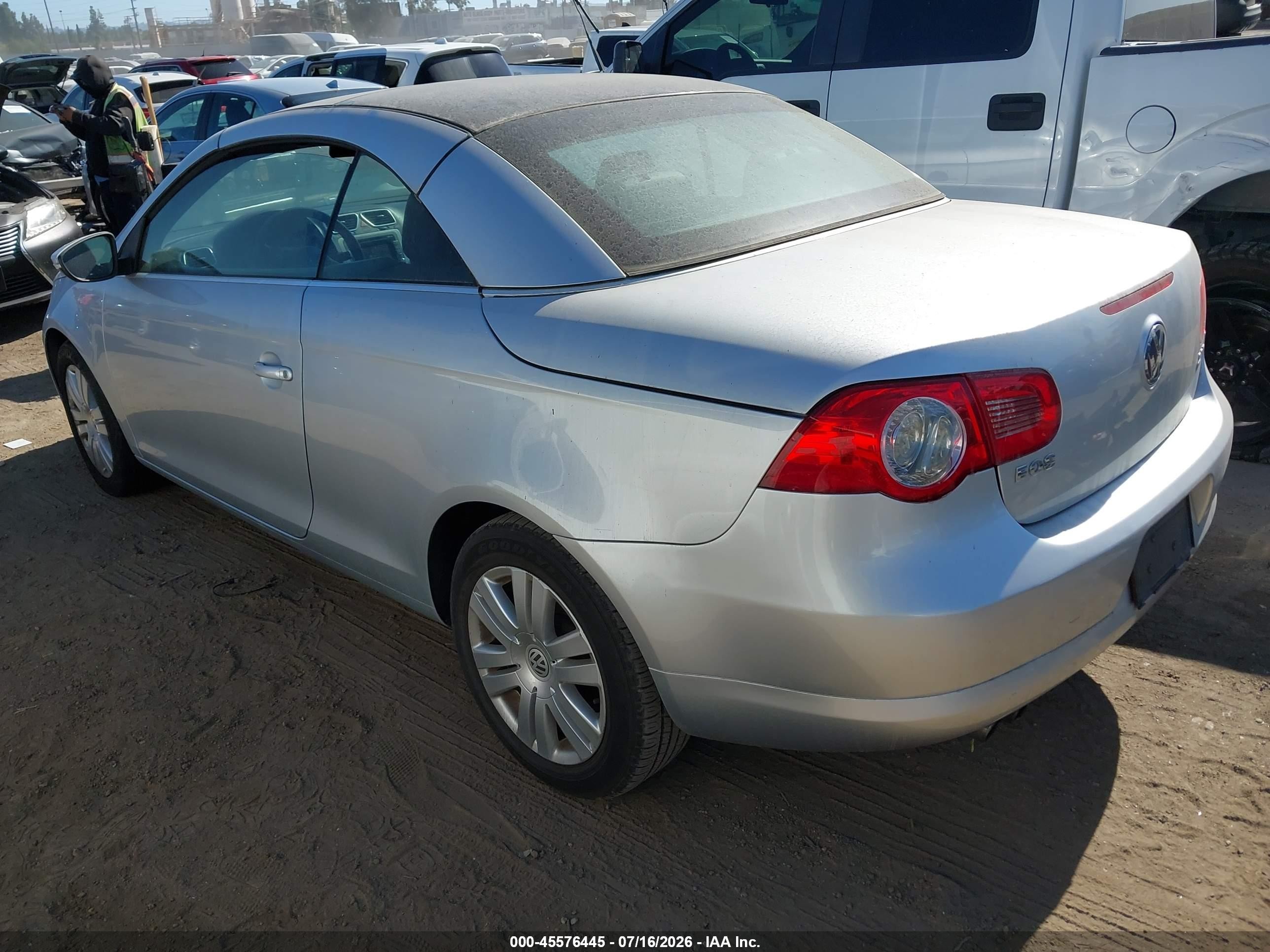2010 Volkswagen Eos Komfort Silver vin: WVWBA7AH8AV019967