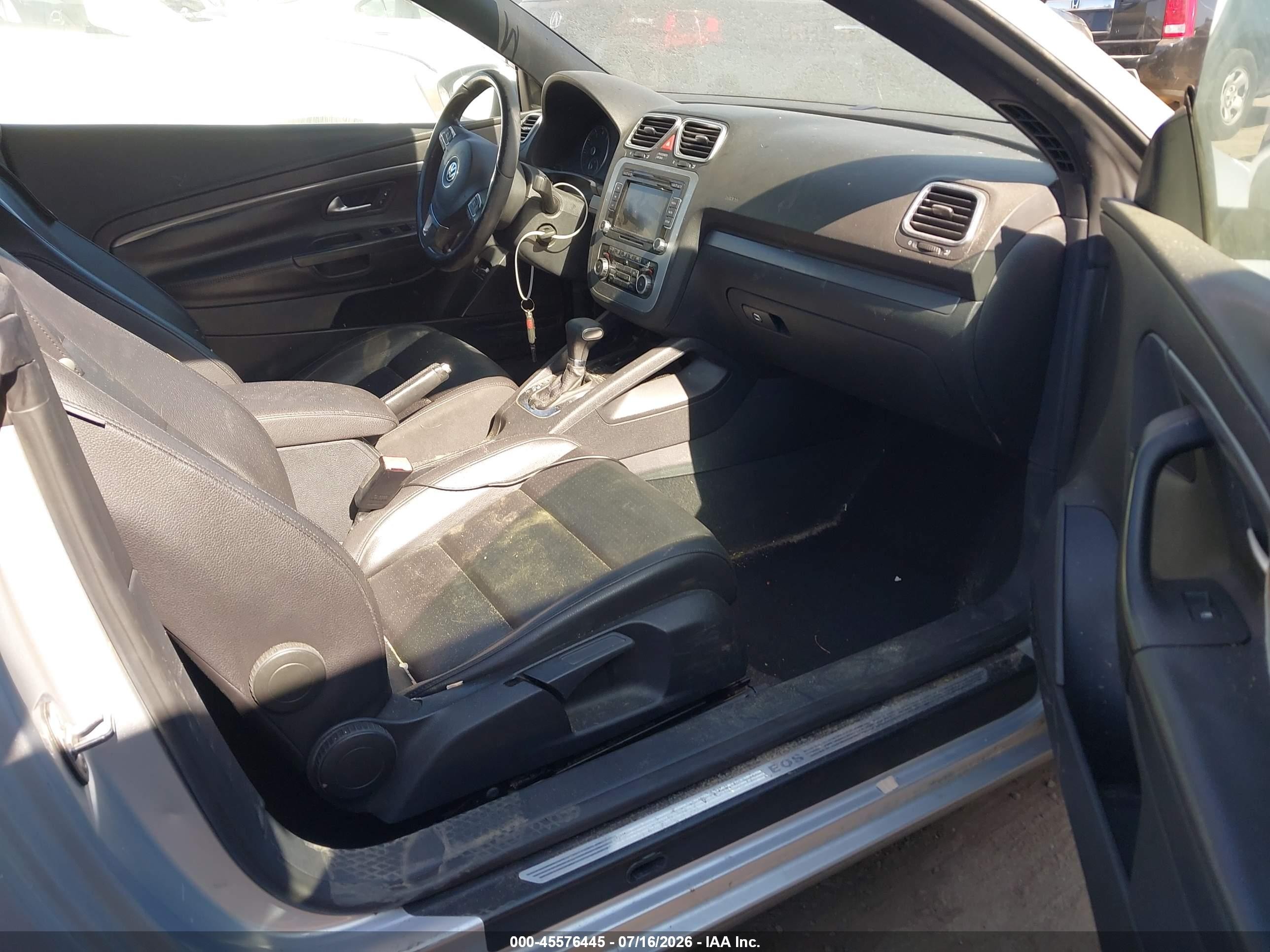 2010 Volkswagen Eos Komfort Silver vin: WVWBA7AH8AV019967