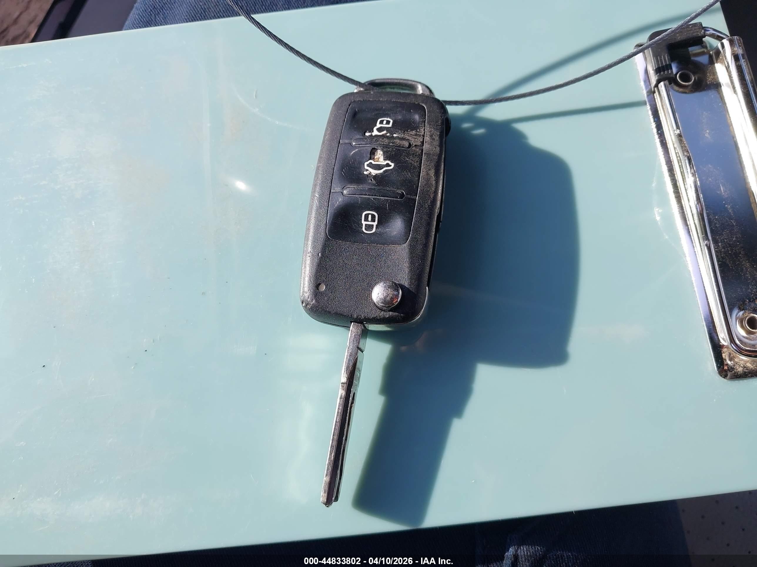 2011 Volkswagen Eos Komfort Blue vin: WVWBA7AH8BV001535