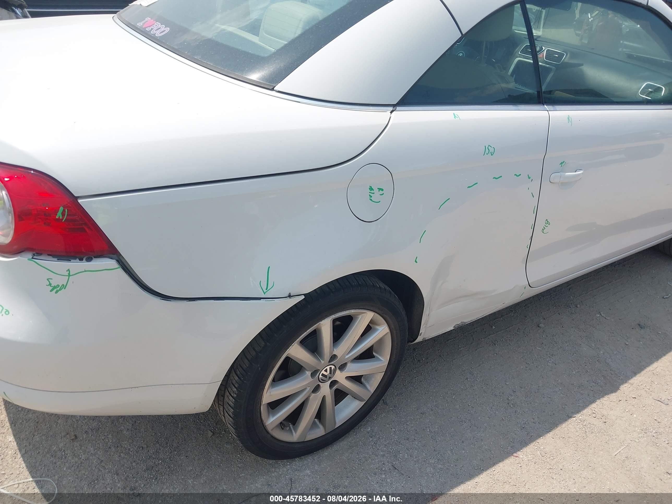 2010 Volkswagen Eos Komfort White vin: WVWBA7AHXAV009070