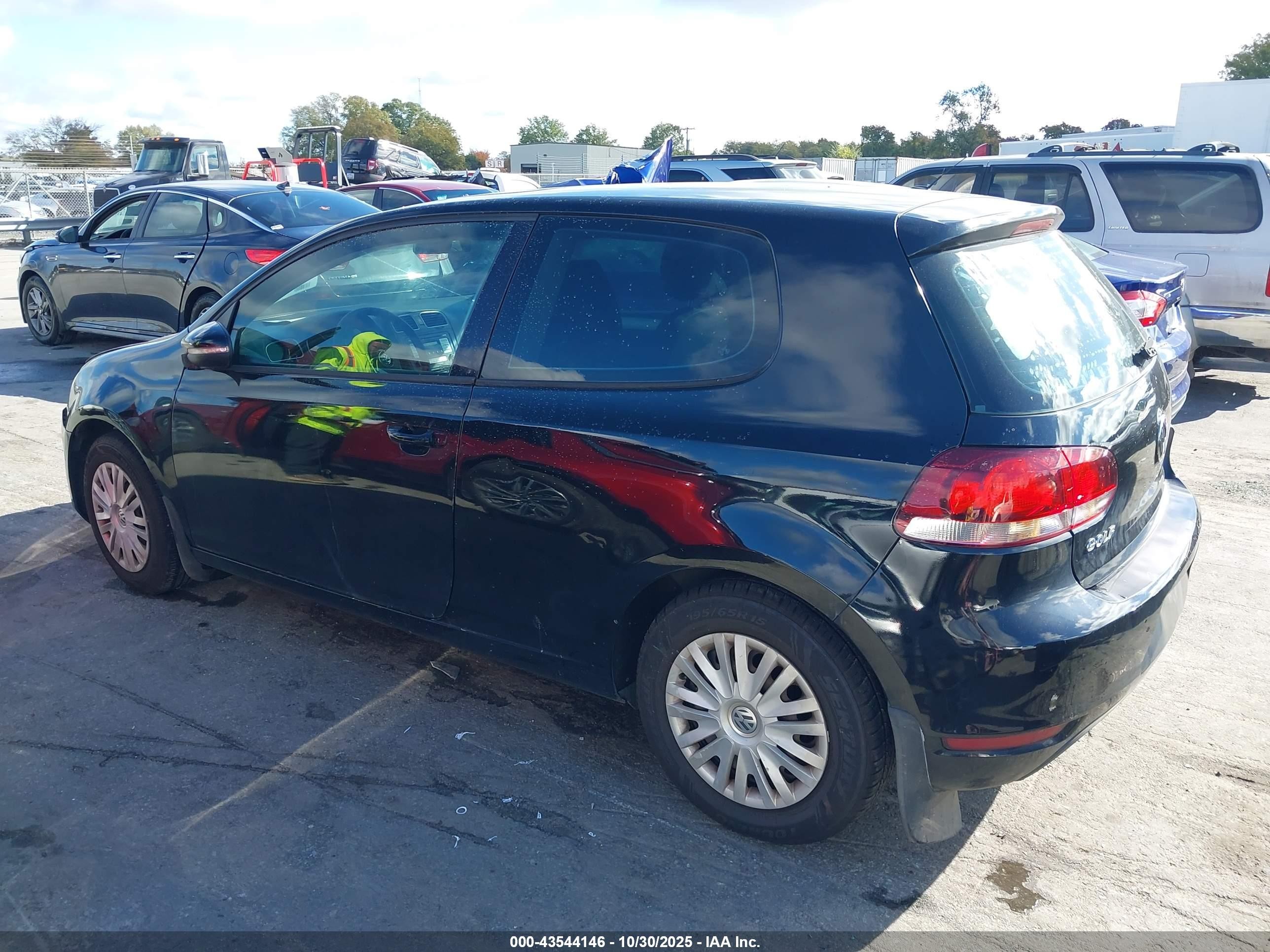 2010 Volkswagen Golf 2-door Черный vin: WVWBA7AJ3AW314973