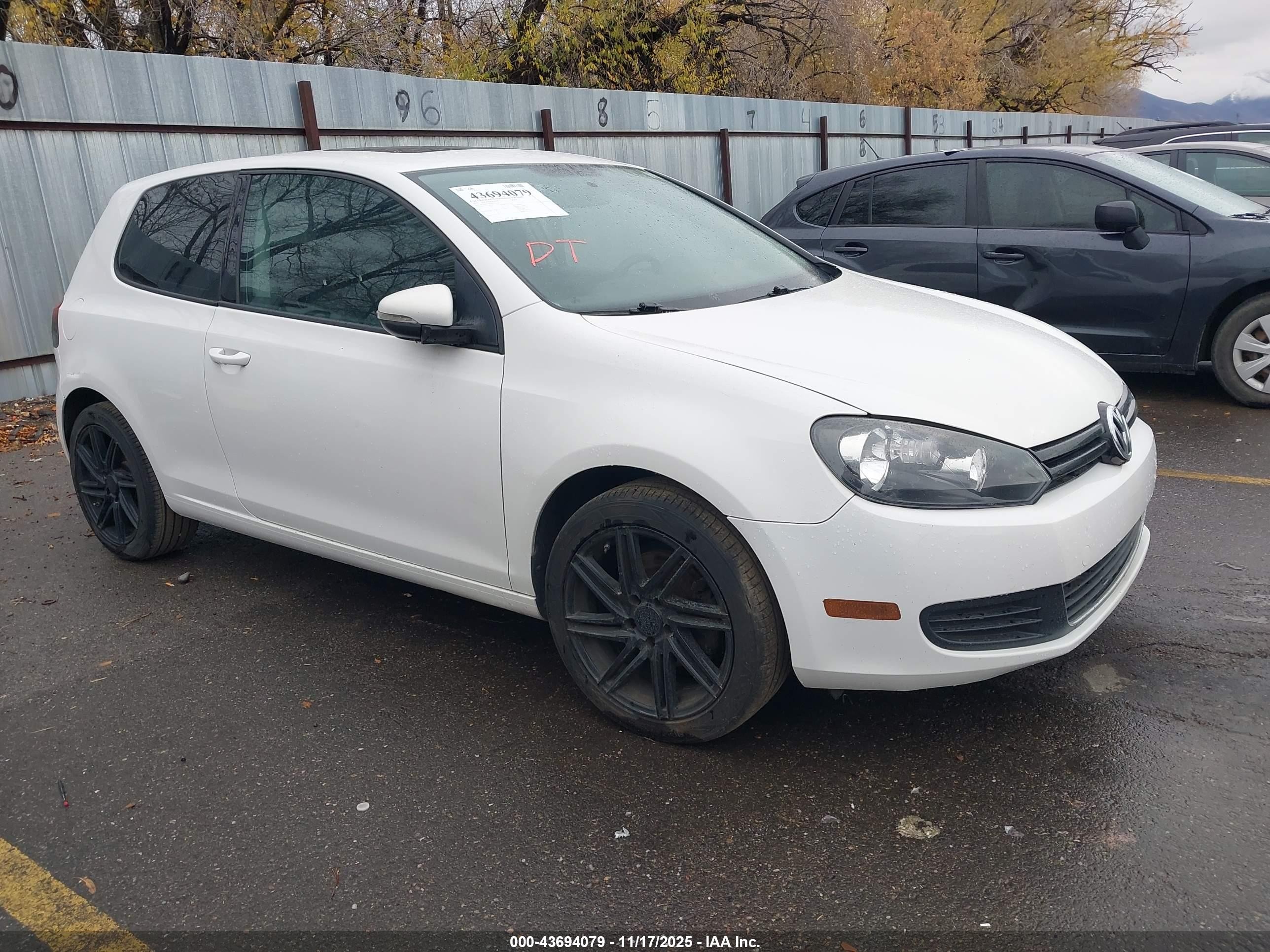 2010 Volkswagen Golf 2-door White vin: WVWBA7AJ9AW411367