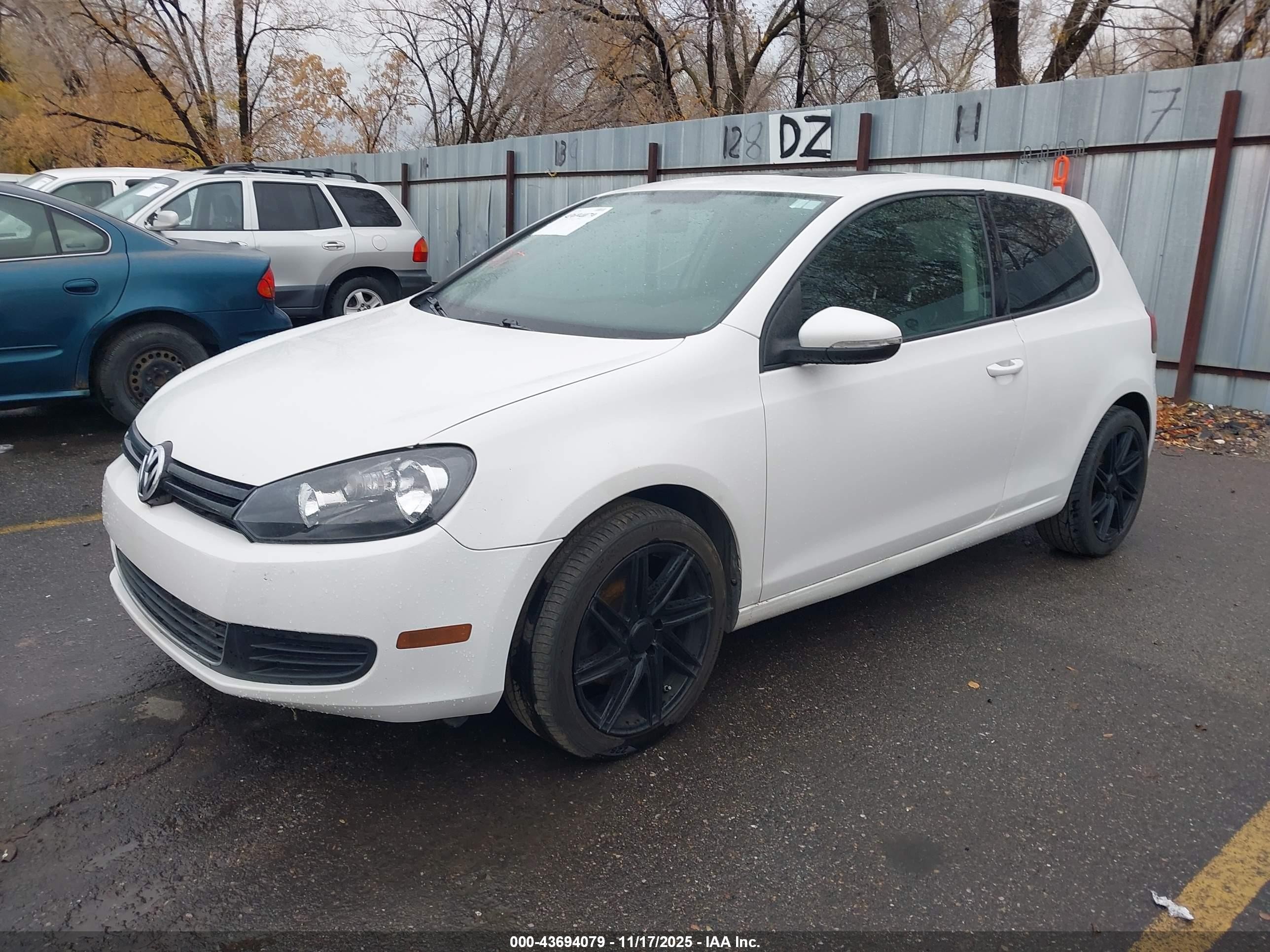 2010 Volkswagen Golf 2-door White vin: WVWBA7AJ9AW411367