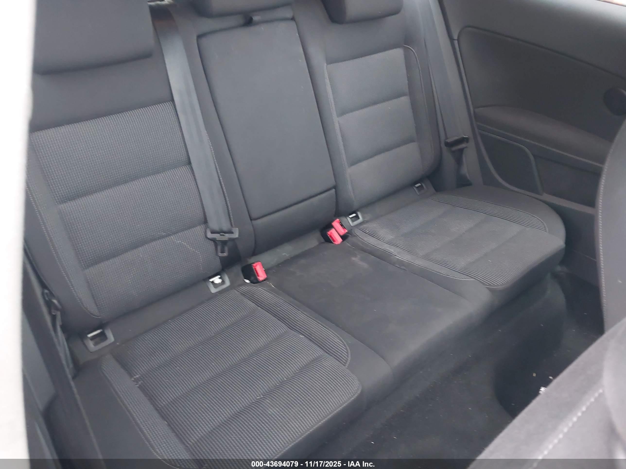 2010 Volkswagen Golf 2-door White vin: WVWBA7AJ9AW411367
