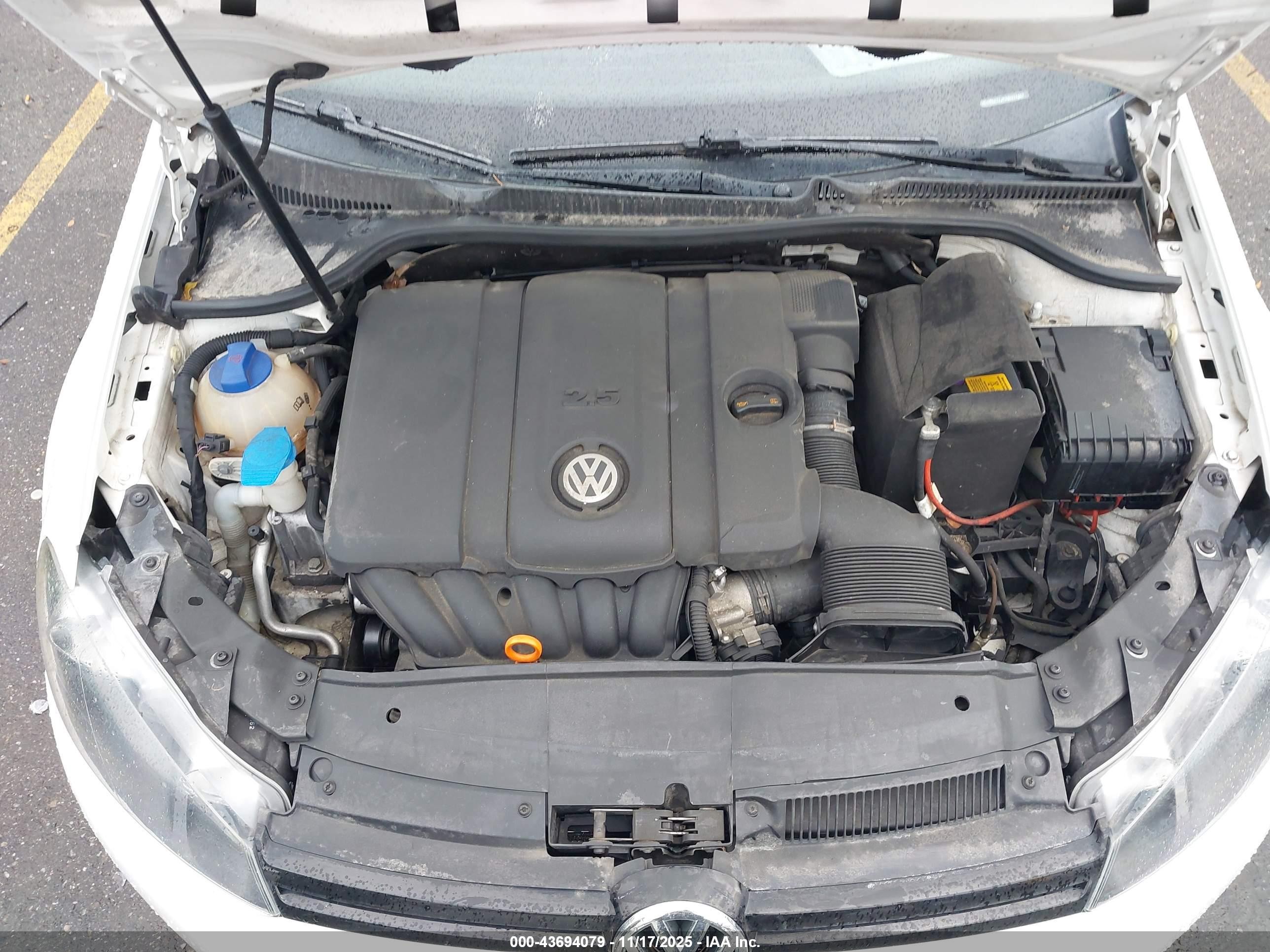 2010 Volkswagen Golf 2-door White vin: WVWBA7AJ9AW411367