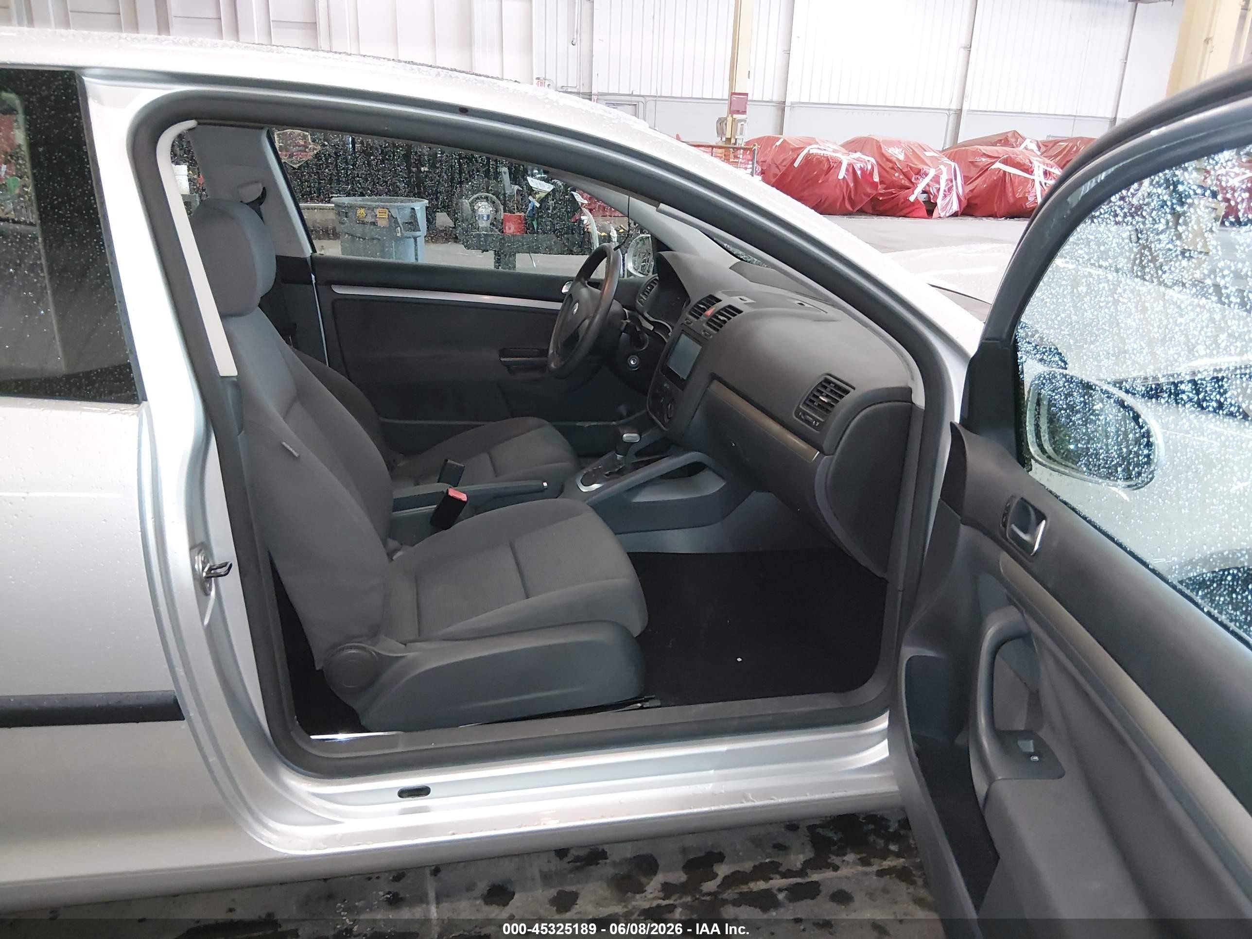 2009 Volkswagen Rabbit S Silver vin: WVWBB71K19W001972