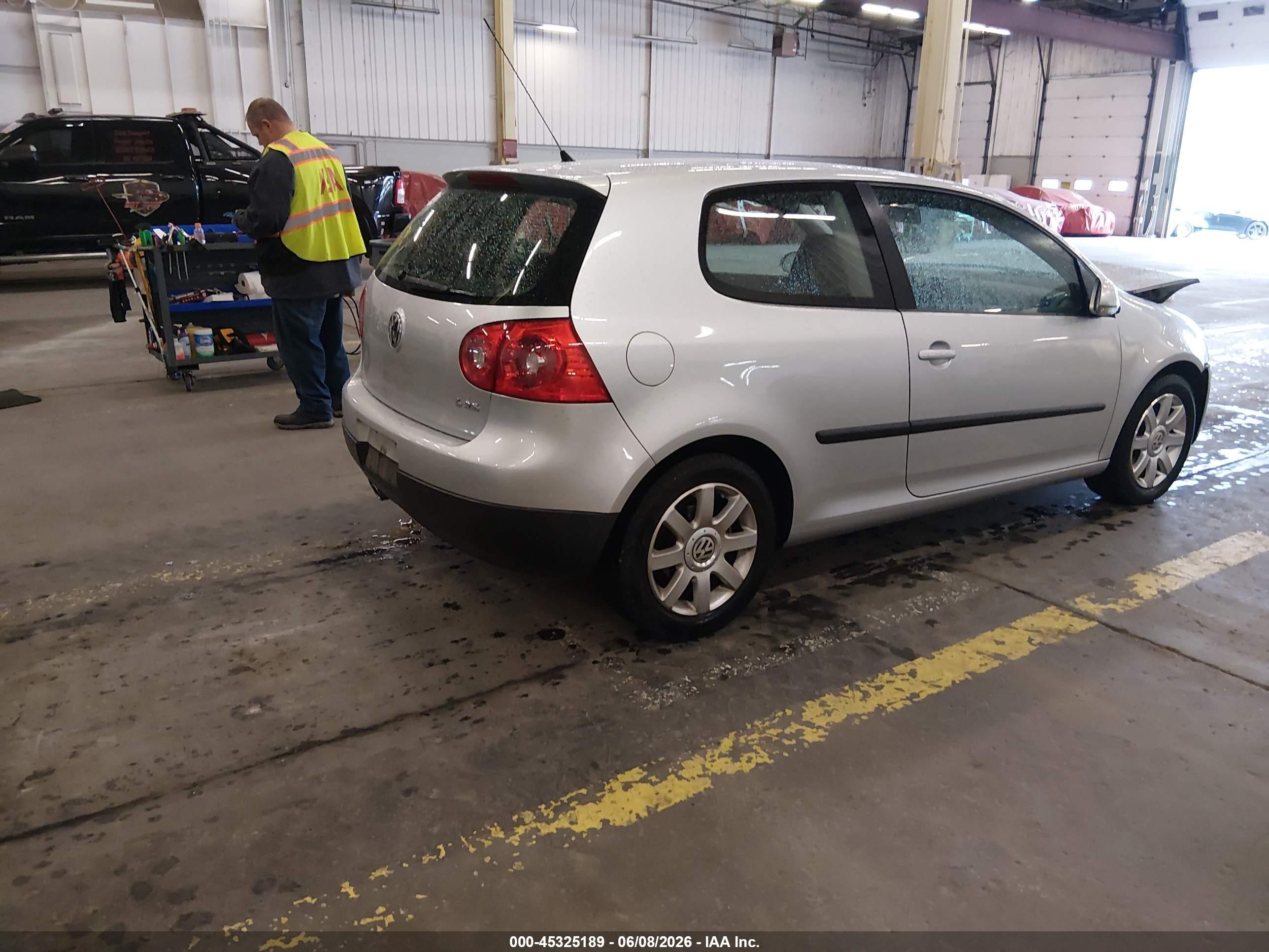2009 Volkswagen Rabbit S Silver vin: WVWBB71K19W001972