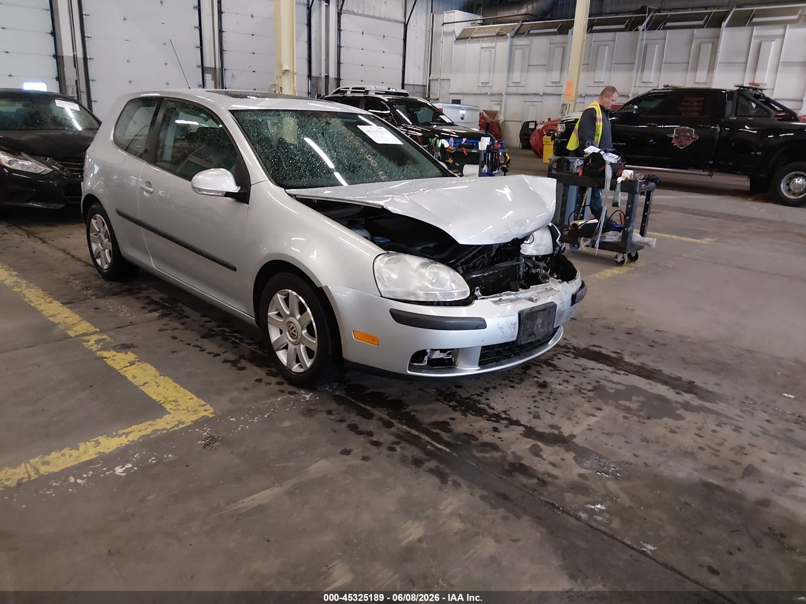 2009 Volkswagen Rabbit S Silver vin: WVWBB71K19W001972