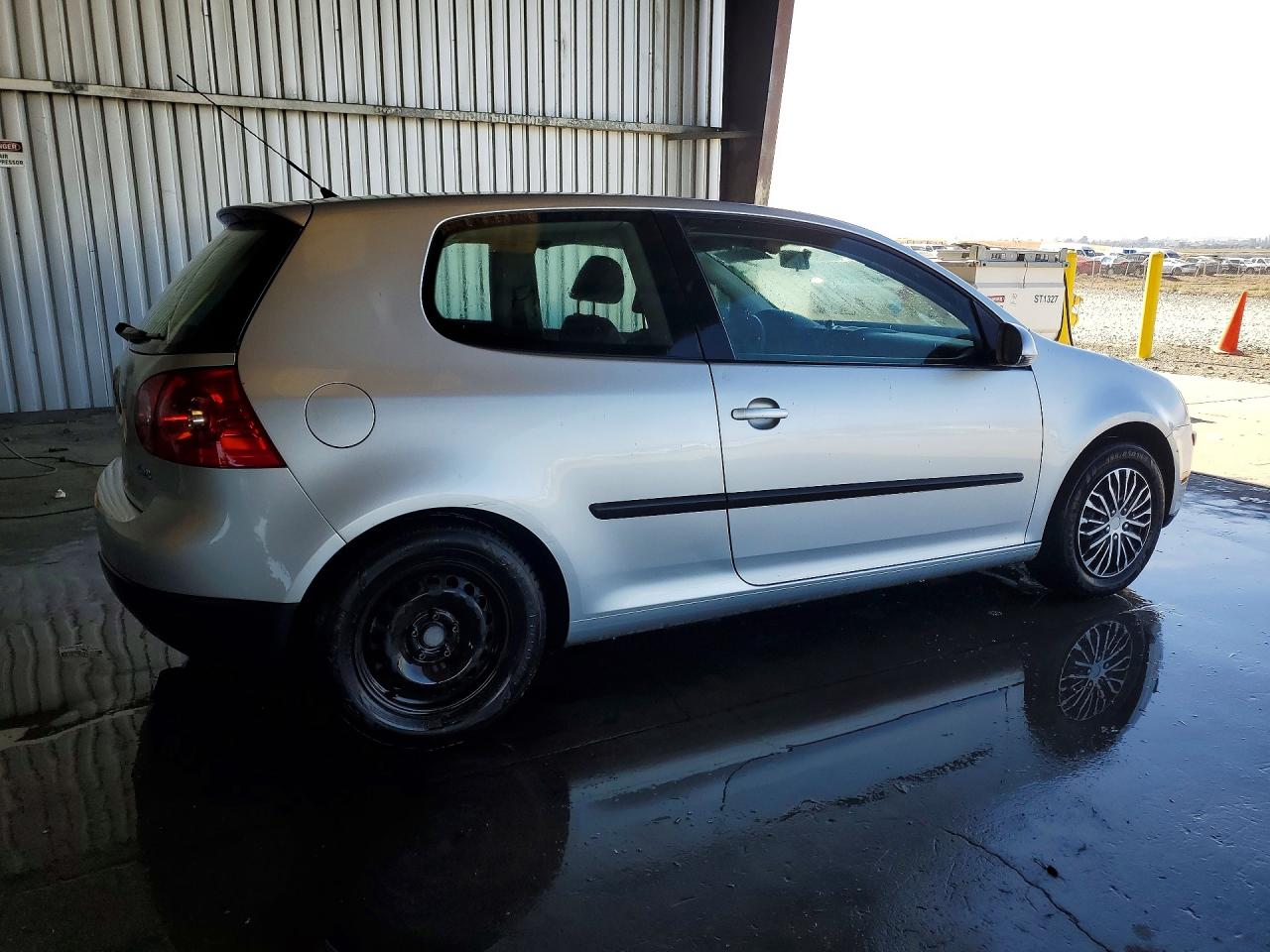 2008 Volkswagen Rabbit Silver vin: WVWBB71K38W270781