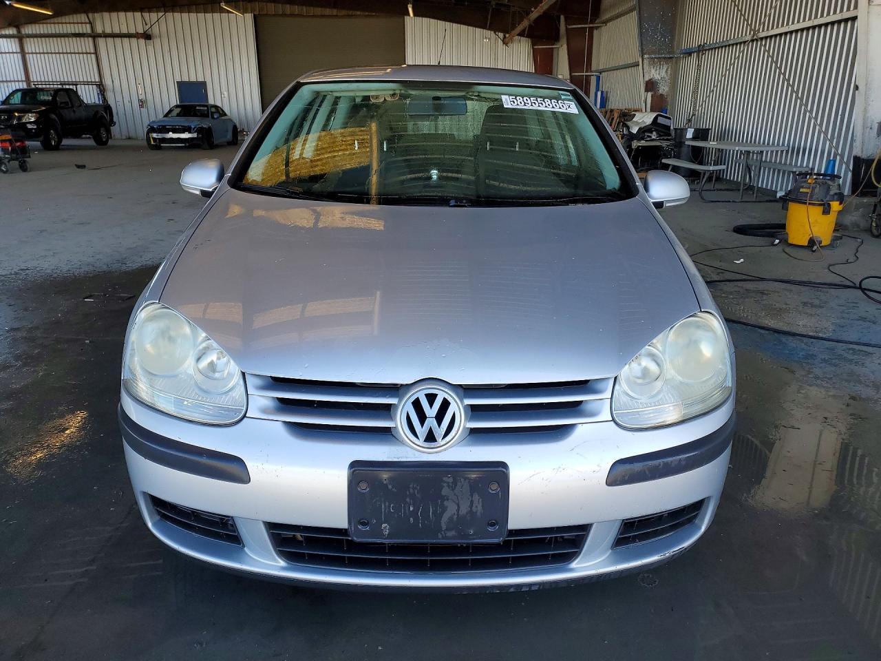 2008 Volkswagen Rabbit Silver vin: WVWBB71K38W270781
