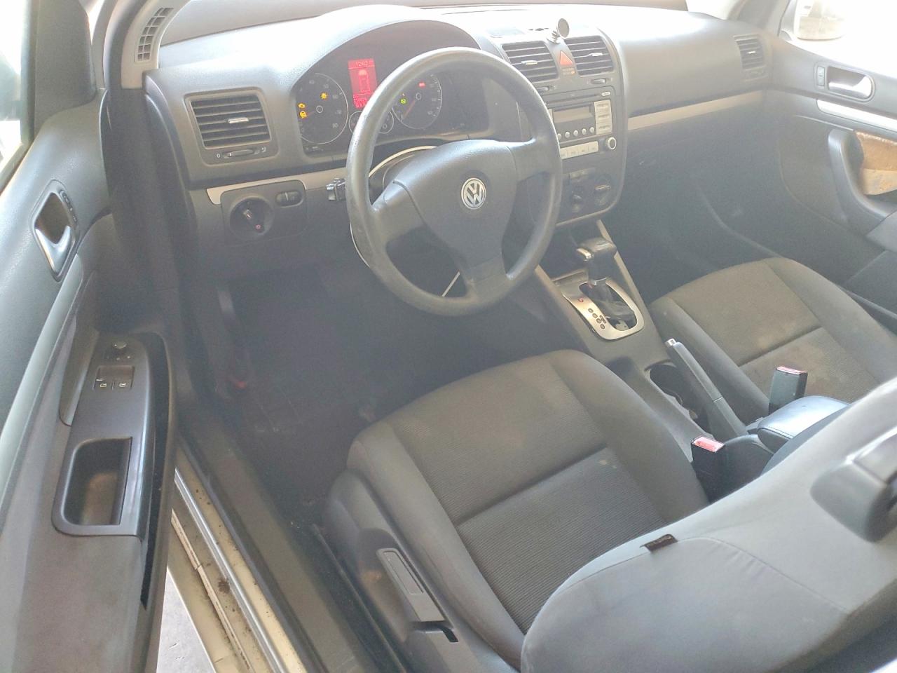2008 Volkswagen Rabbit Silver vin: WVWBB71K38W270781