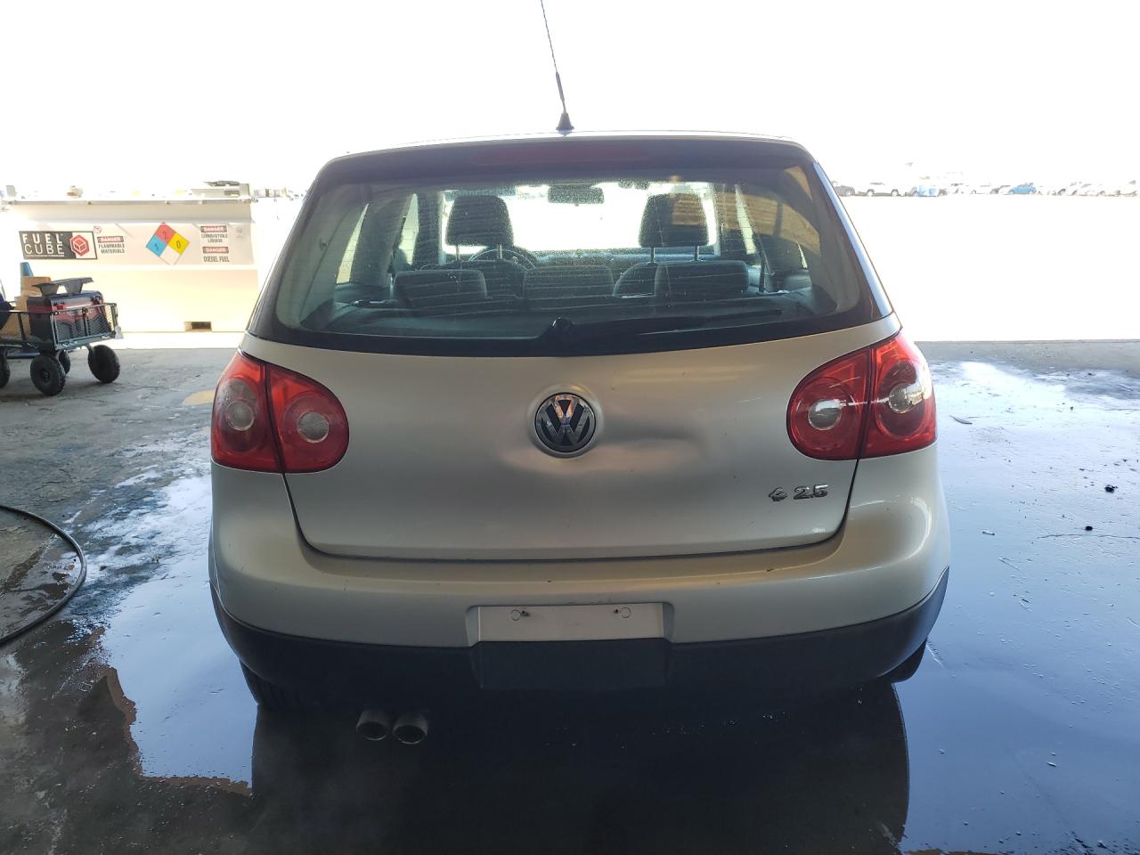 2008 Volkswagen Rabbit Silver vin: WVWBB71K38W270781 Damage: Lift Gate, Severe Damage, Replacement Required