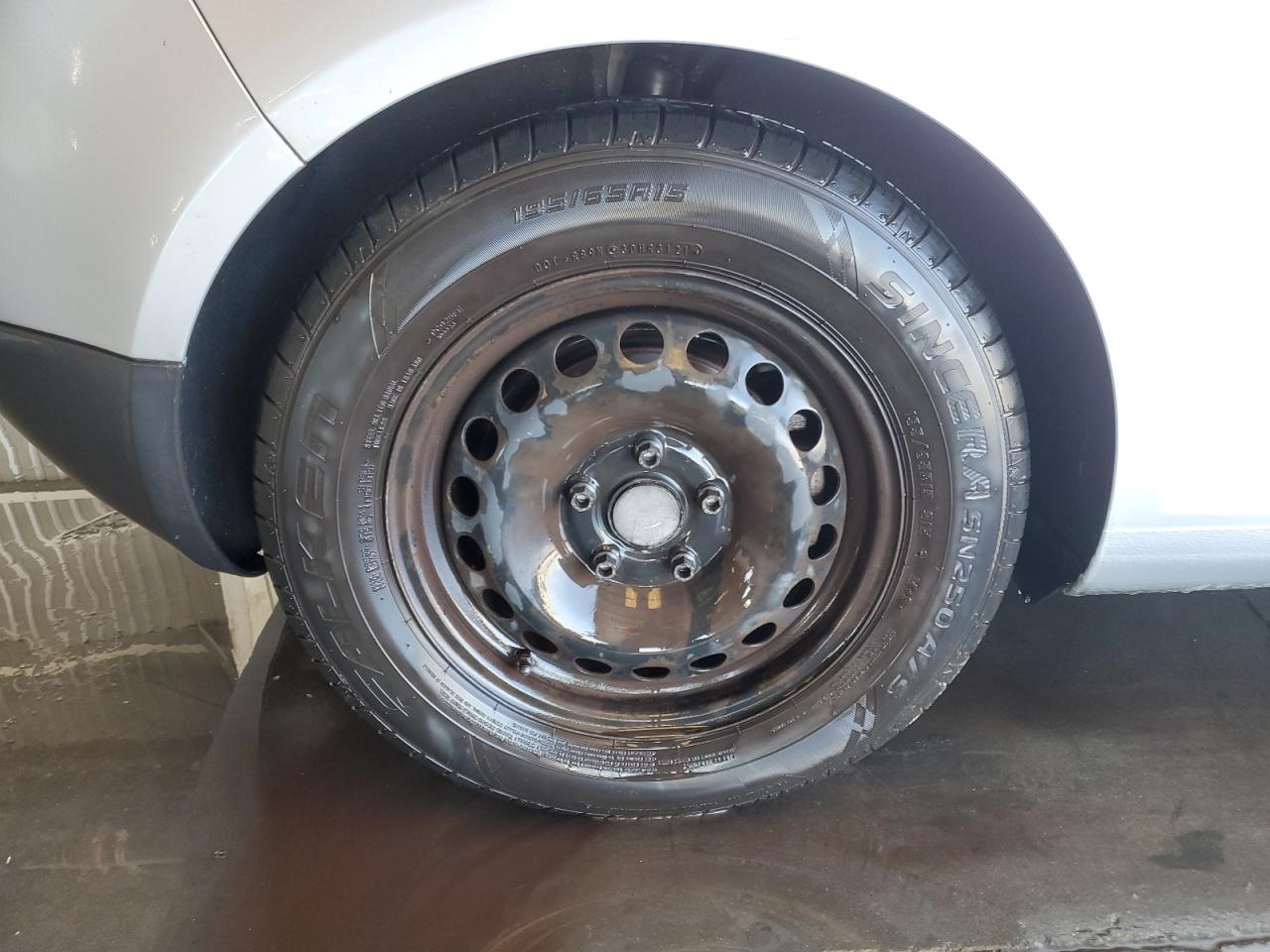 2008 Volkswagen Rabbit Silver vin: WVWBB71K38W270781 Damage: Right Rear Wheel Cover, Missing, Replacement Required