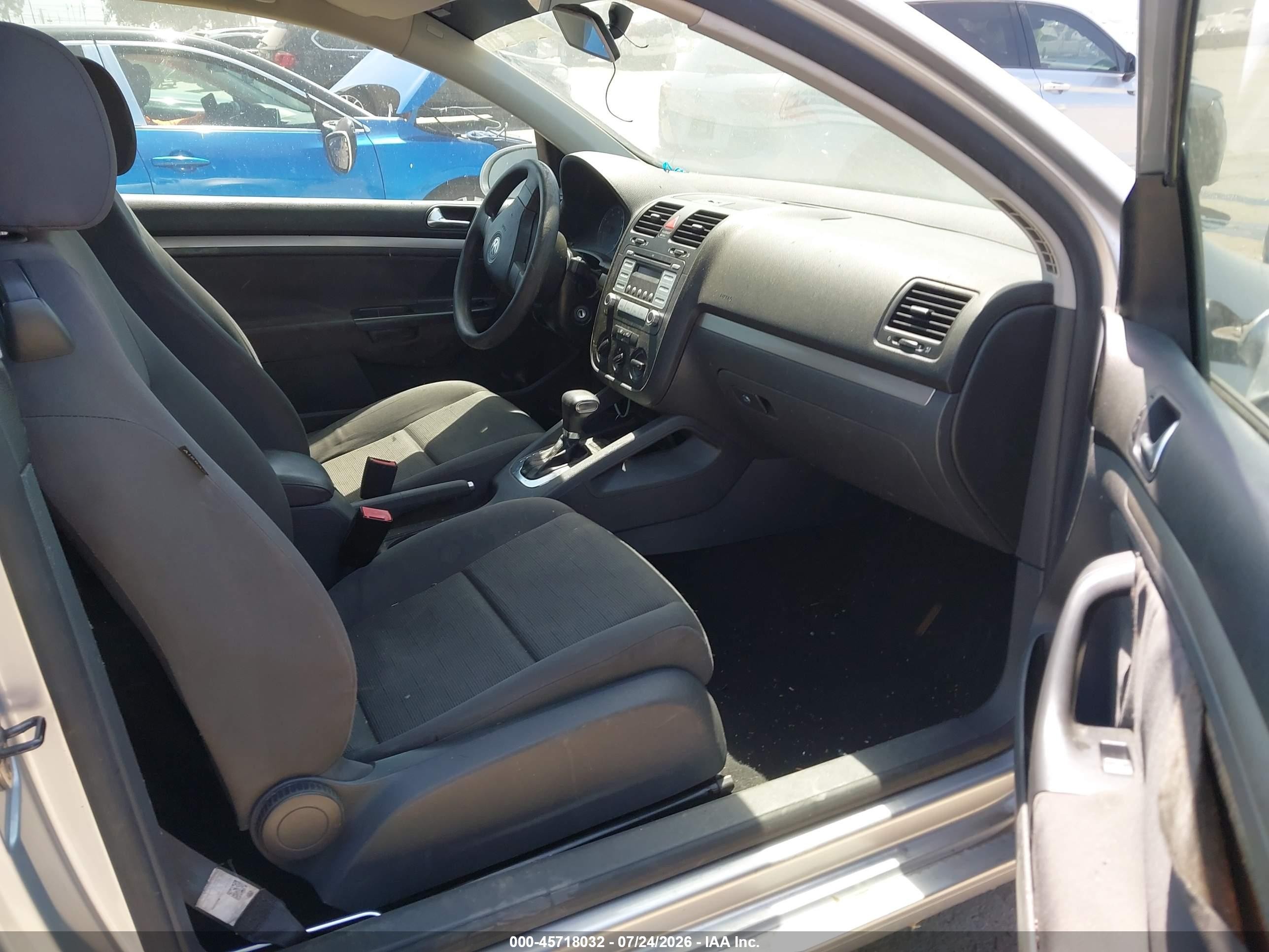 2009 Volkswagen Rabbit S Silver vin: WVWBB71K49W018667