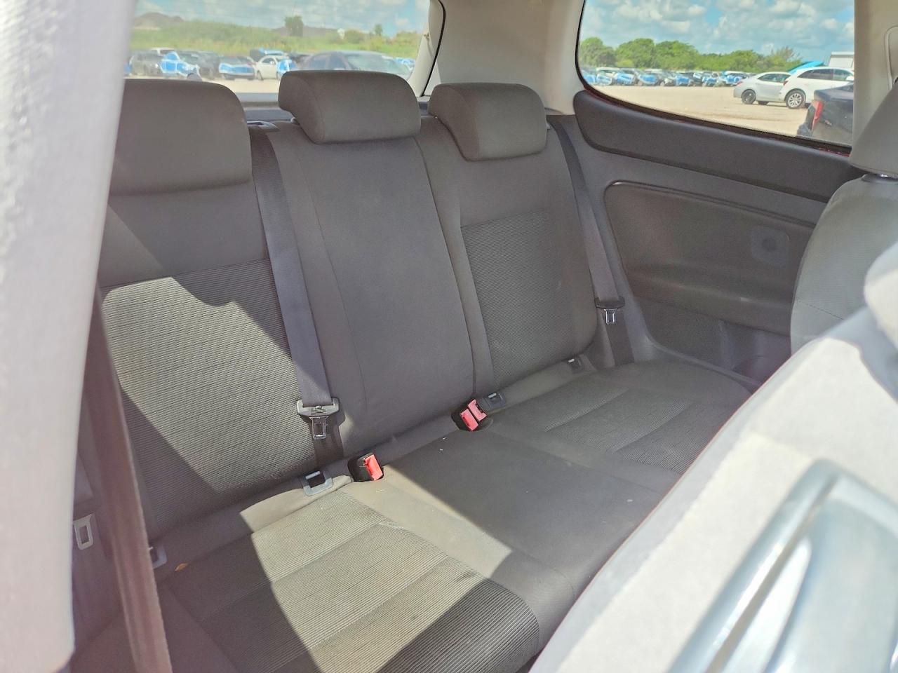 2008 Volkswagen Rabbit Red vin: WVWBB71K58W229844