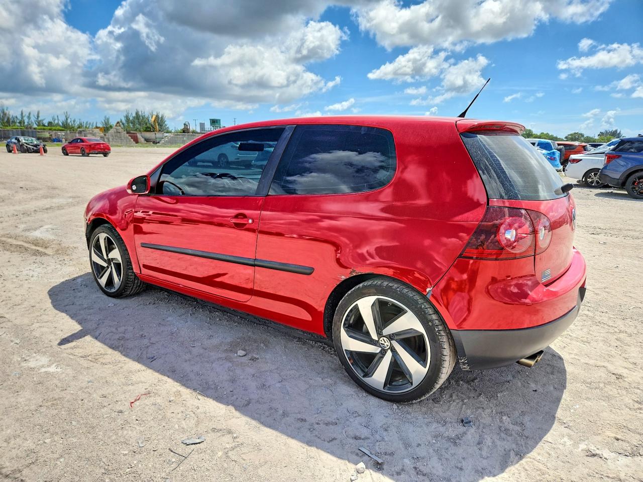 2008 Volkswagen Rabbit Red vin: WVWBB71K58W229844