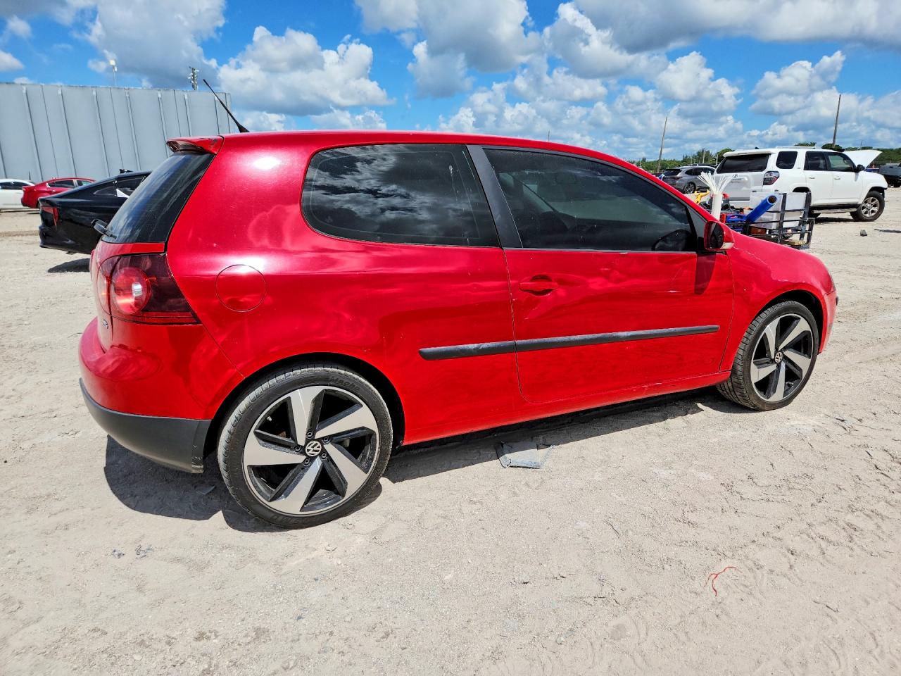 2008 Volkswagen Rabbit Red vin: WVWBB71K58W229844