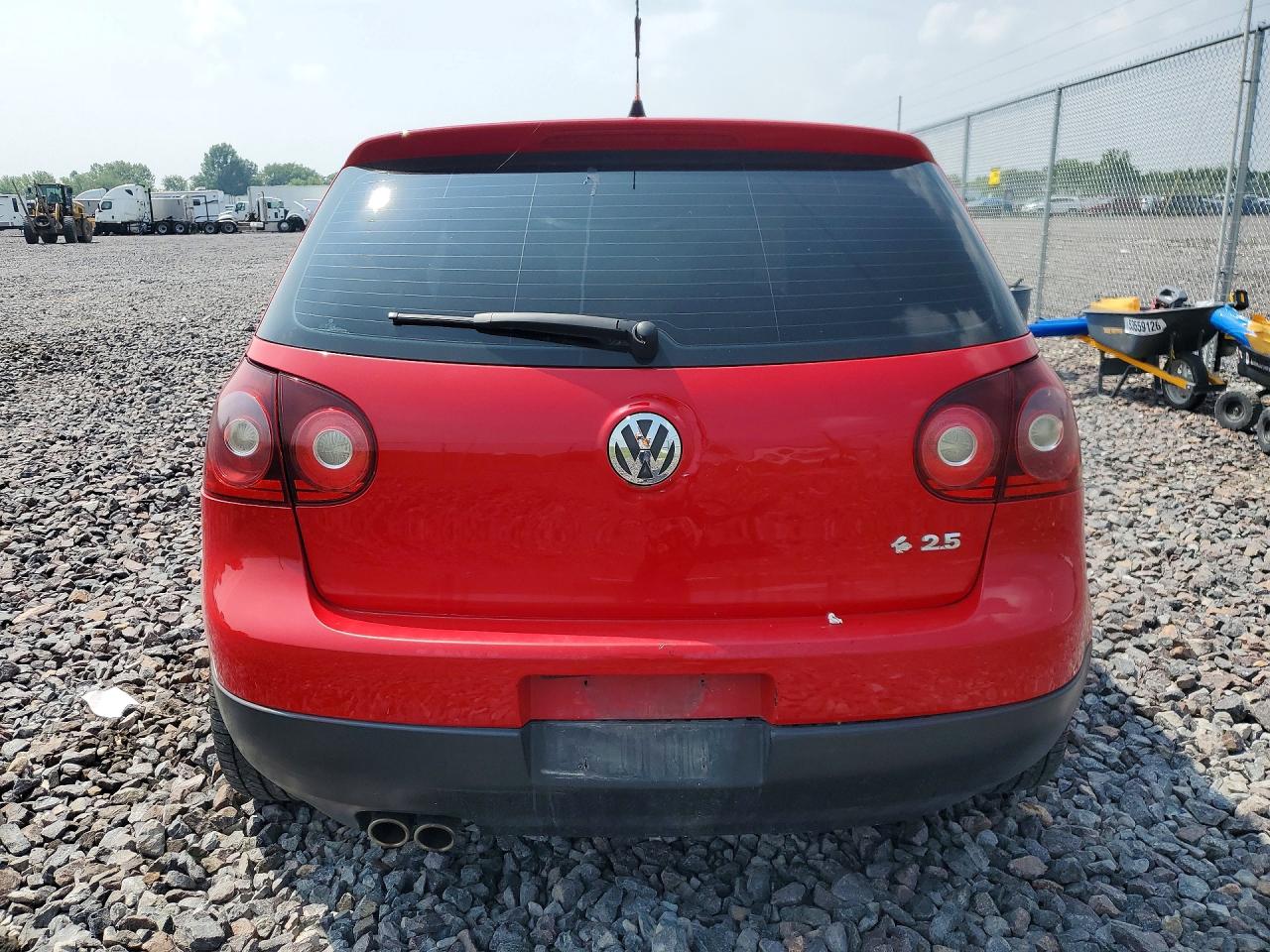 2008 Volkswagen Rabbit Red vin: WVWBB71K98W246405