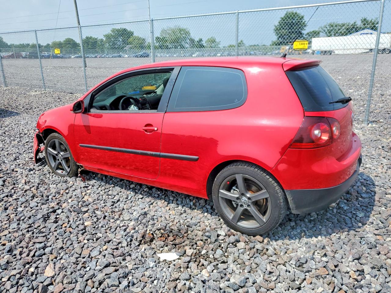 2008 Volkswagen Rabbit Red vin: WVWBB71K98W246405