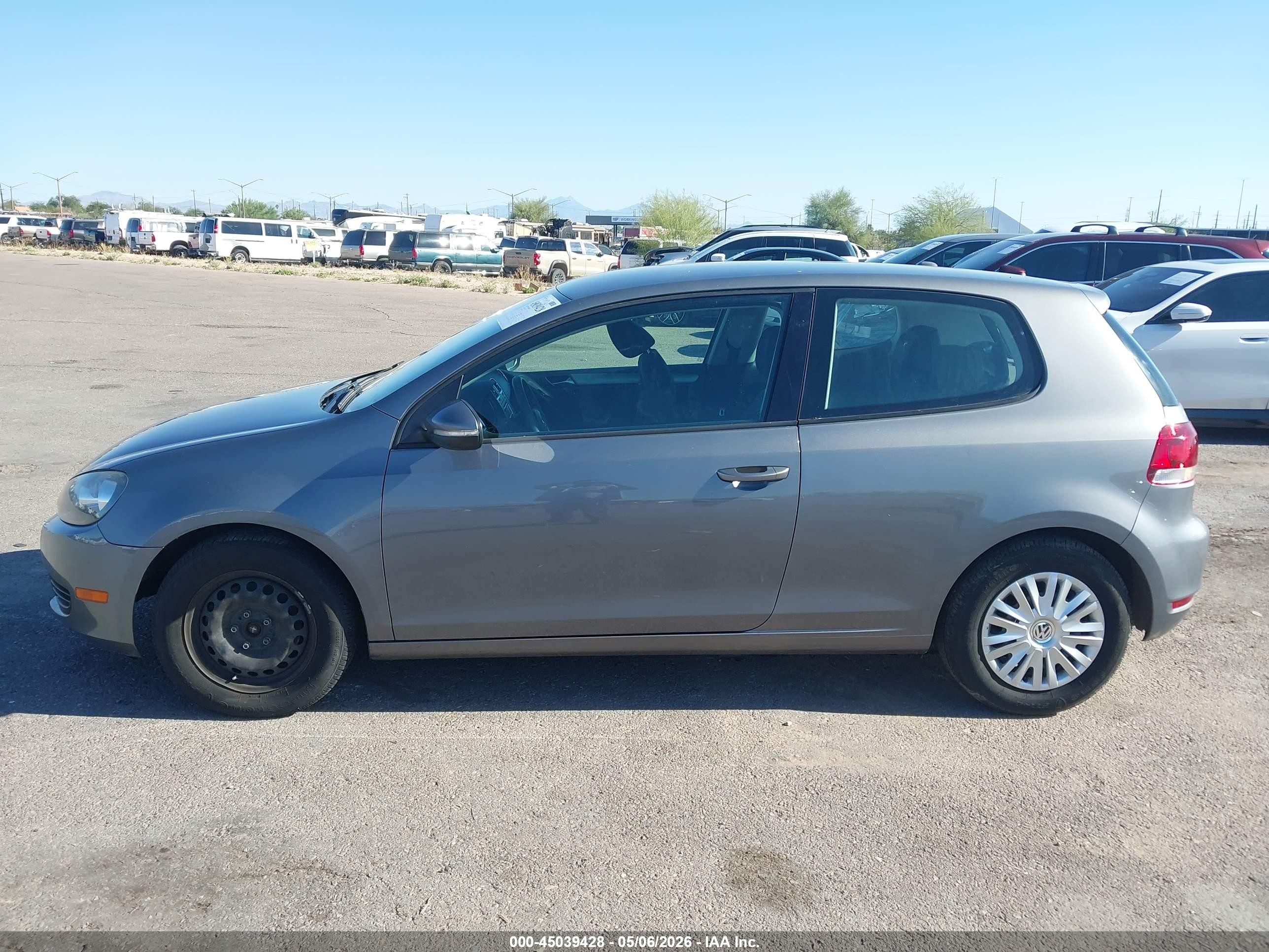 2013 Volkswagen Golf 2.5l 2-door Серый vin: WVWBB7AJ2DW036875