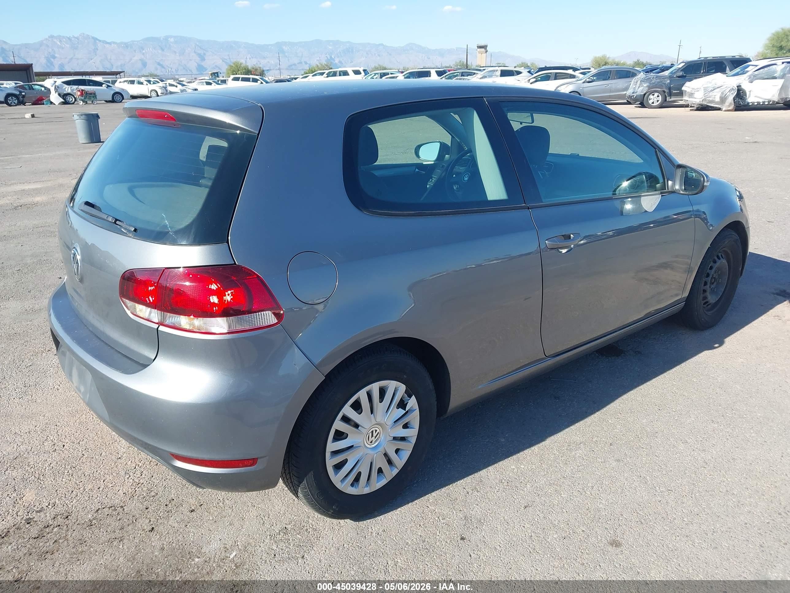 2013 Volkswagen Golf 2.5l 2-door Серый vin: WVWBB7AJ2DW036875