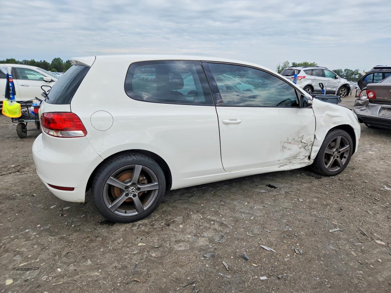 2013 Volkswagen Golf White vin: WVWBB7AJ2DW120906