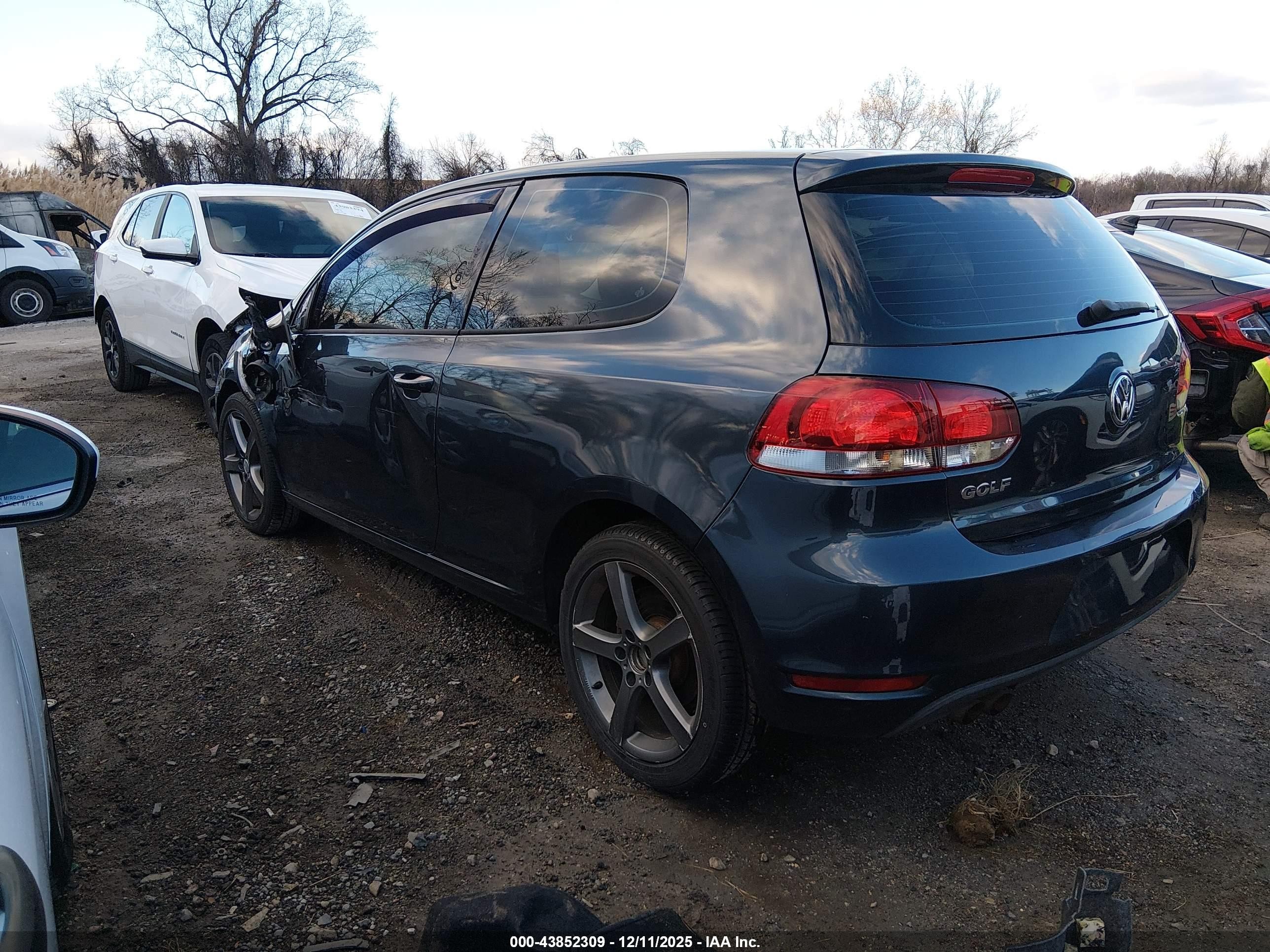 2010 Volkswagen Golf 2-door Blue vin: WVWBB7AJ3AW277887