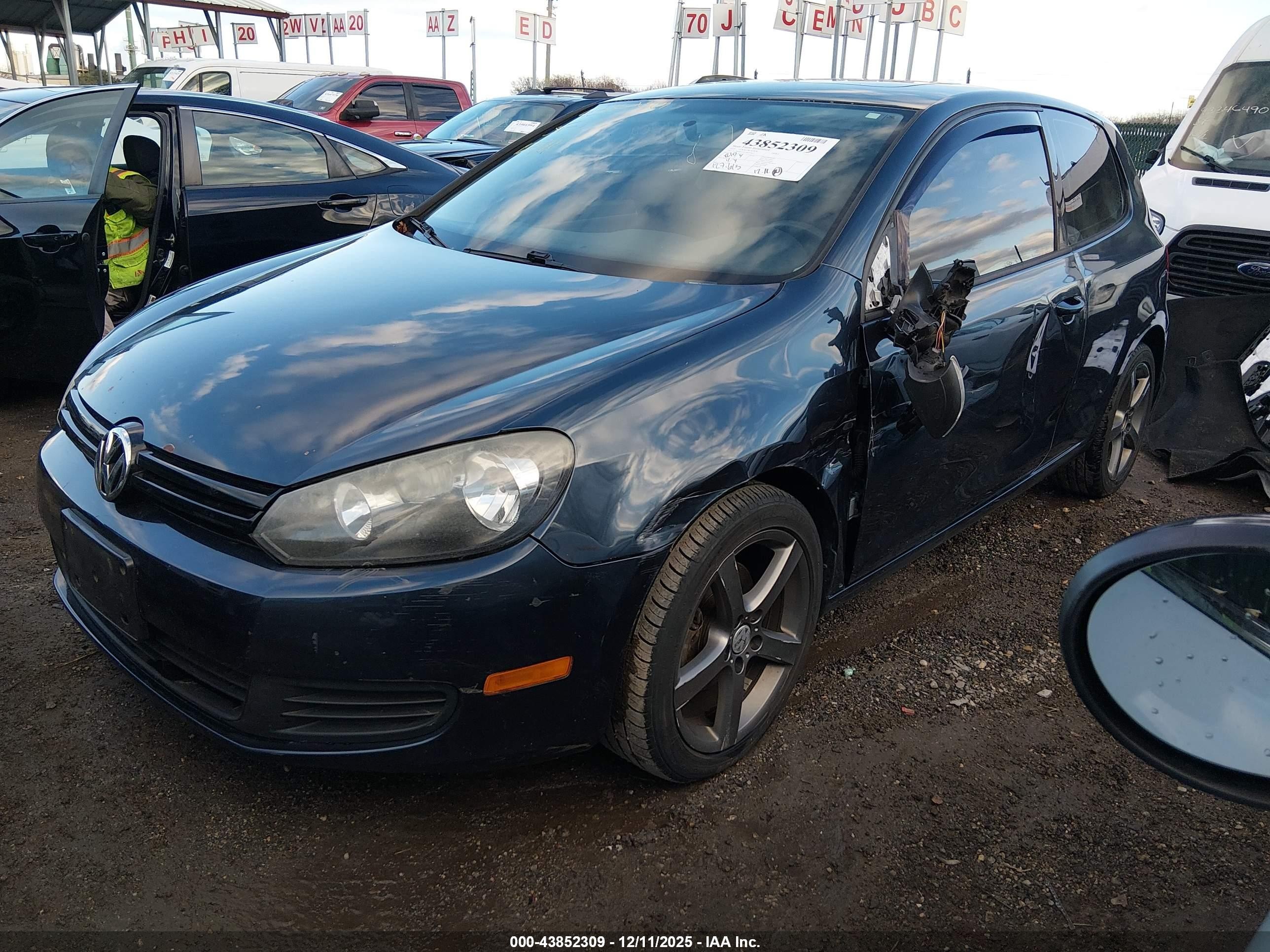 2010 Volkswagen Golf 2-door Blue vin: WVWBB7AJ3AW277887