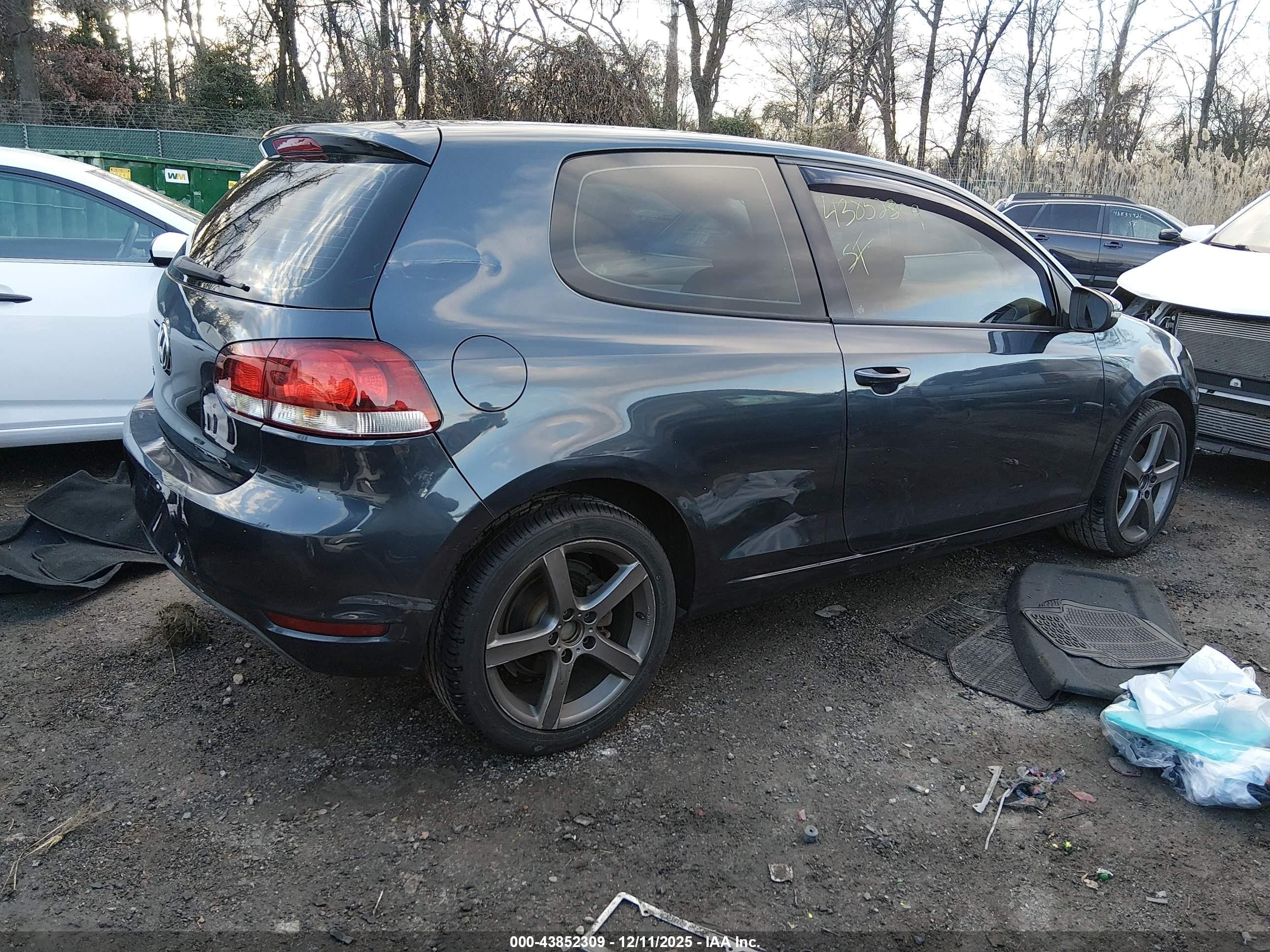 2010 Volkswagen Golf 2-door Blue vin: WVWBB7AJ3AW277887