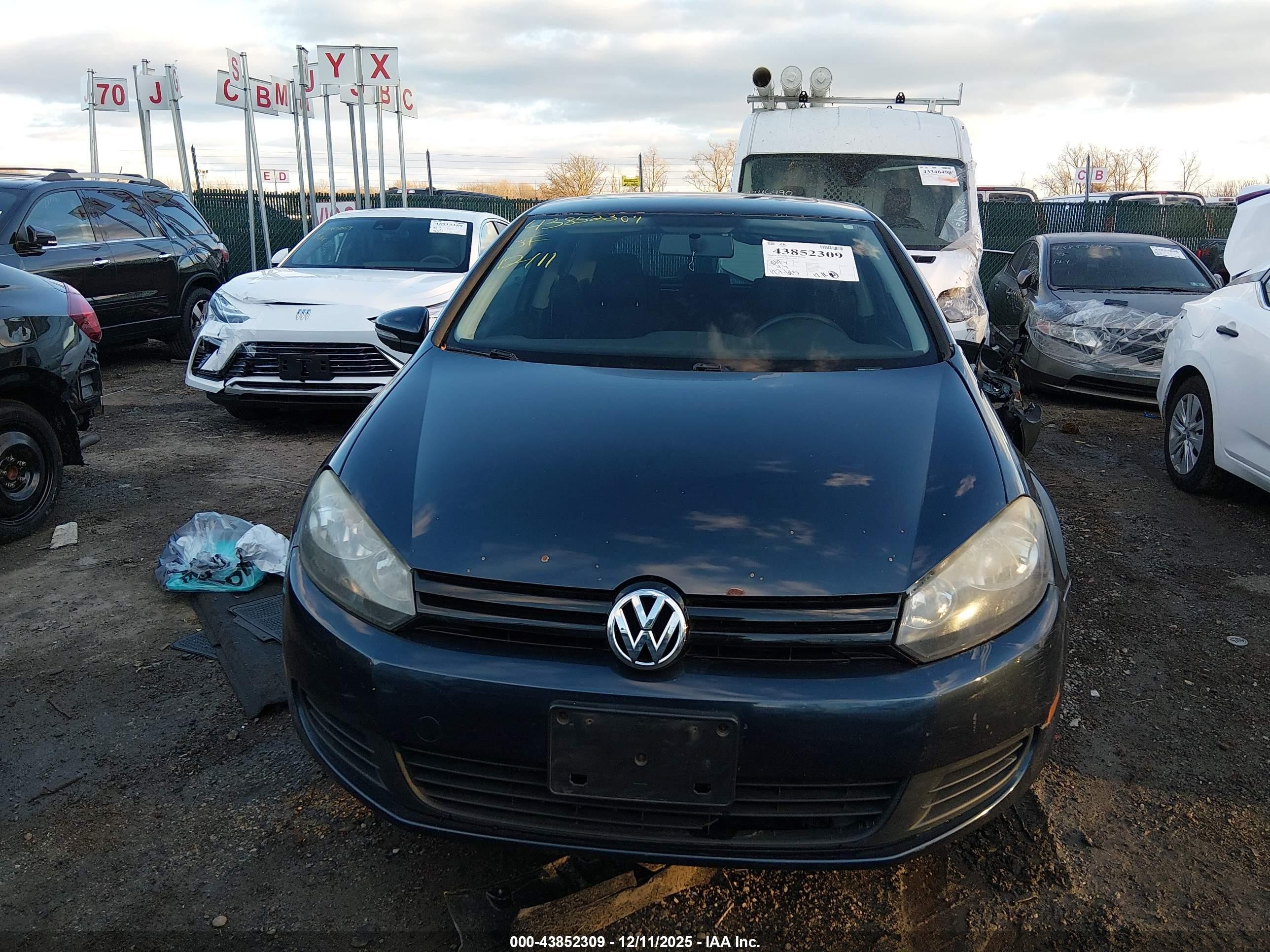 2010 Volkswagen Golf 2-door Blue vin: WVWBB7AJ3AW277887