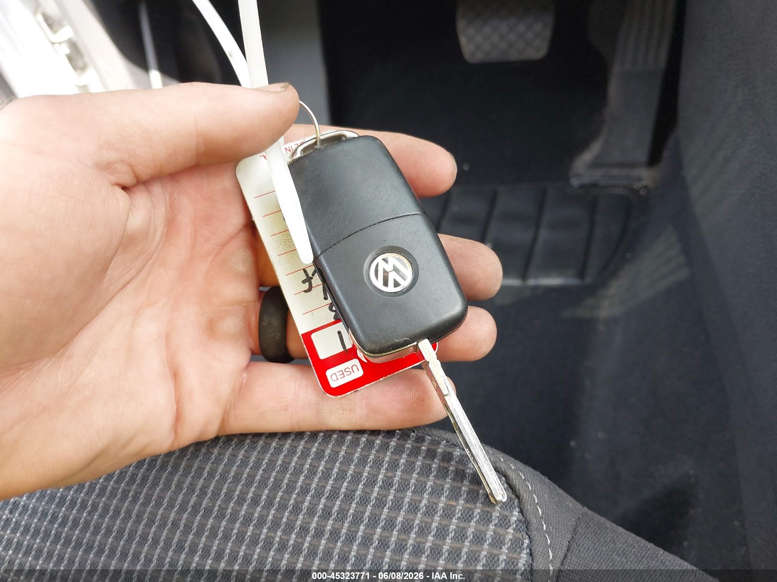 2013 Volkswagen Golf 2.5l 2-door Серебряный vin: WVWBB7AJ7DW121047