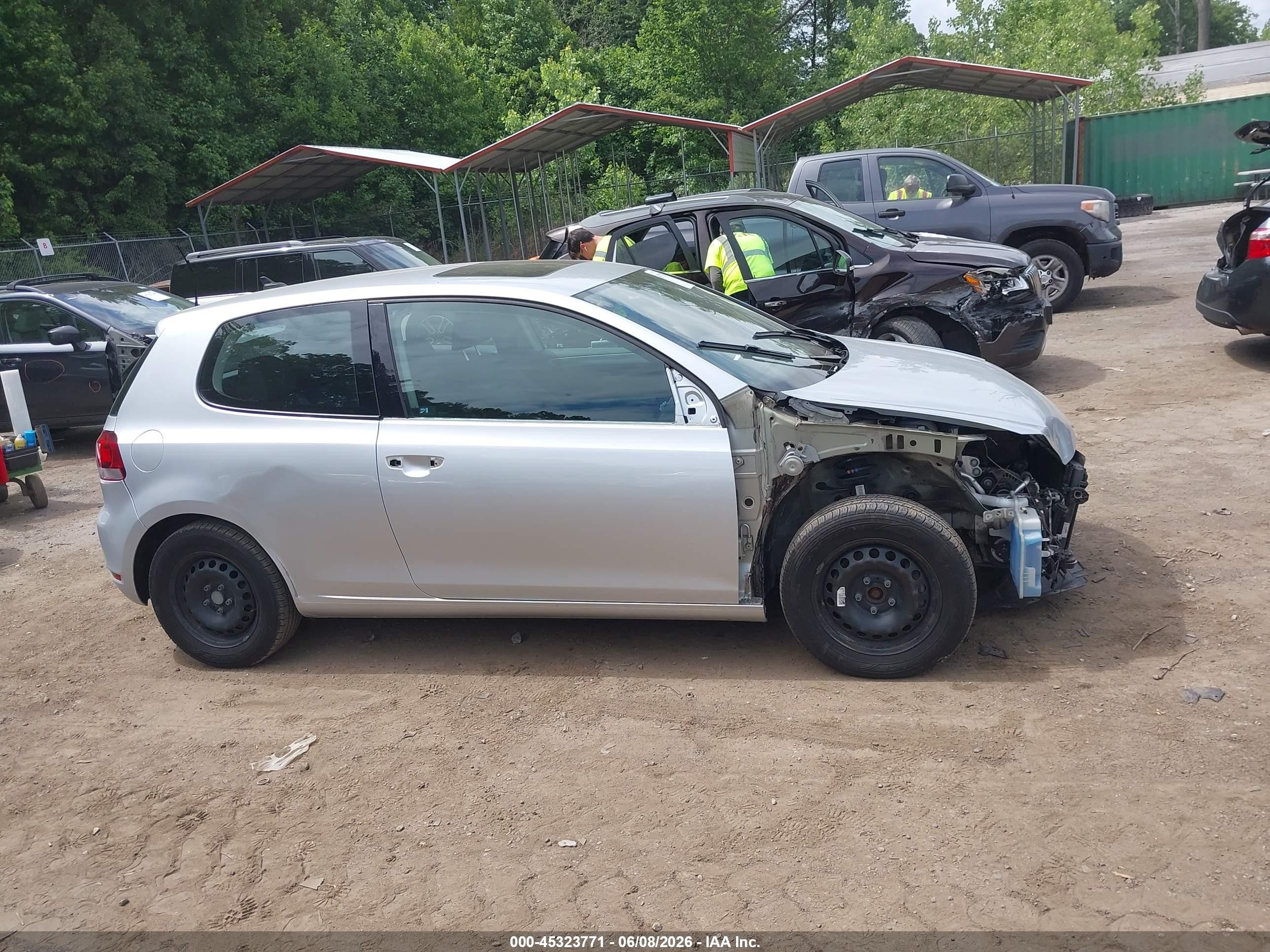 2013 Volkswagen Golf 2.5l 2-door Серебряный vin: WVWBB7AJ7DW121047