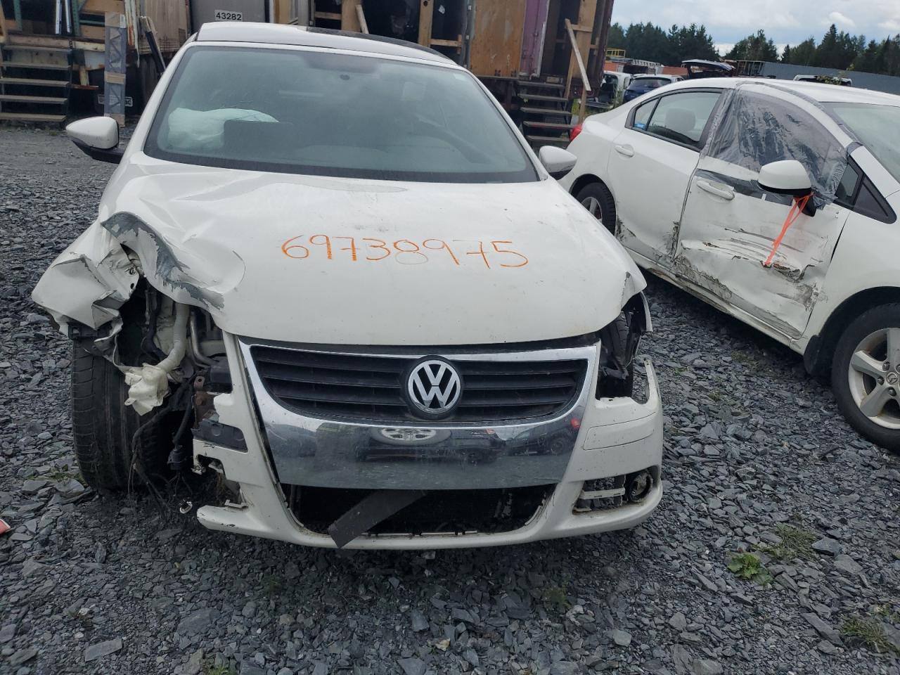 2011 Volkswagen Eos Komfort White vin: WVWBD7AH9BV005228