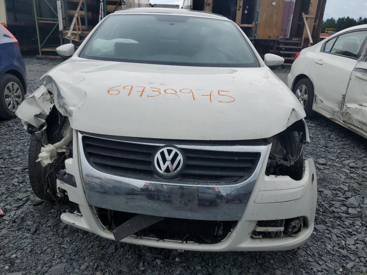 2011 Volkswagen Eos Komfort White vin: WVWBD7AH9BV005228