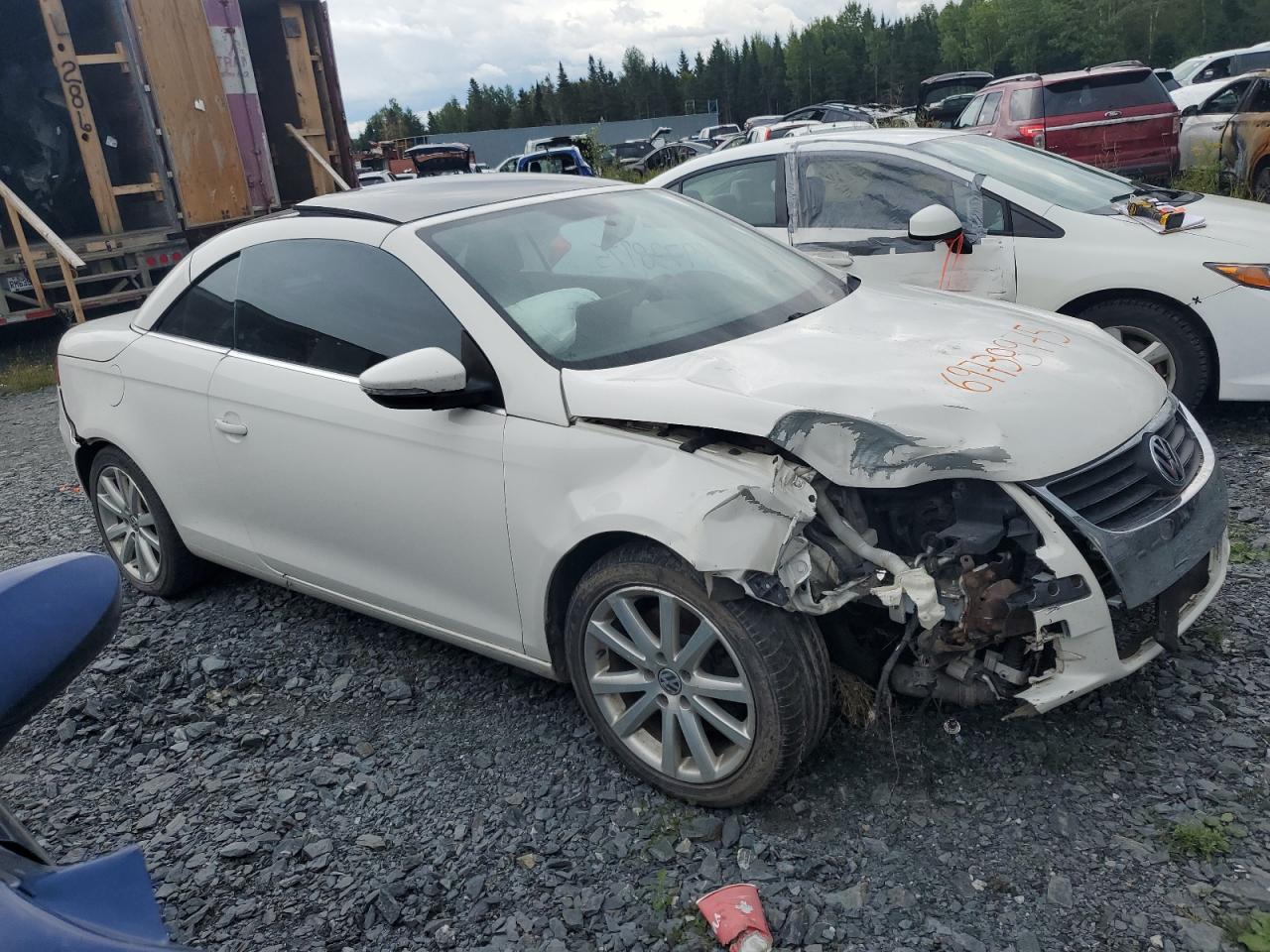 2011 Volkswagen Eos Komfort White vin: WVWBD7AH9BV005228