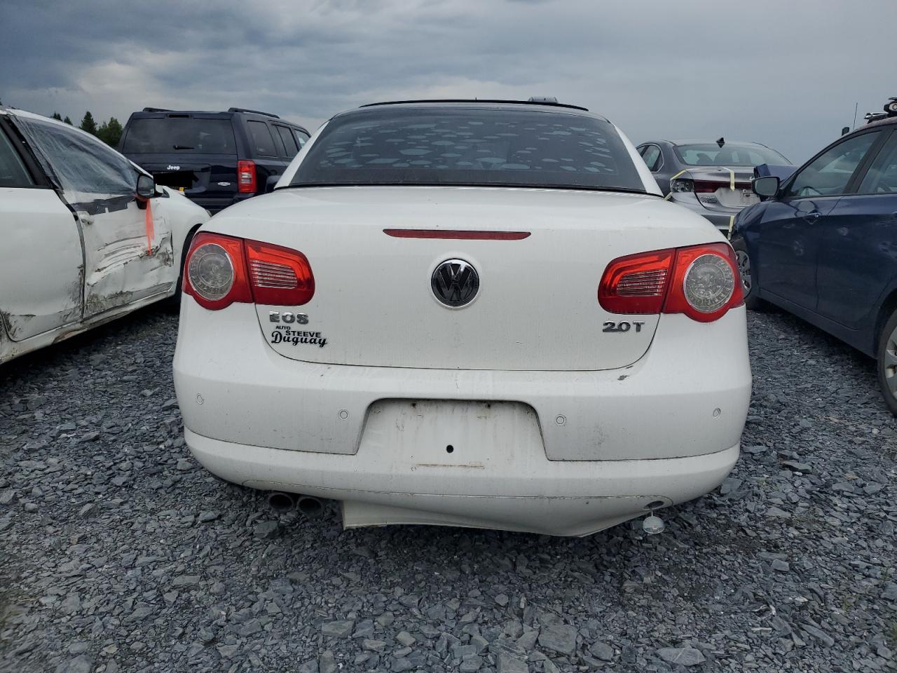 2011 Volkswagen Eos Komfort White vin: WVWBD7AH9BV005228