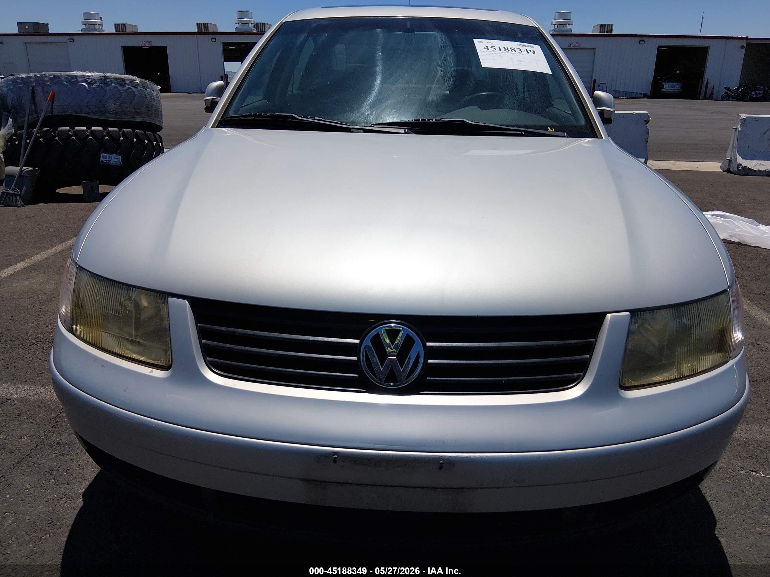 2001 Volkswagen Passat Glx Silver vin: WVWBH63B01P009419
