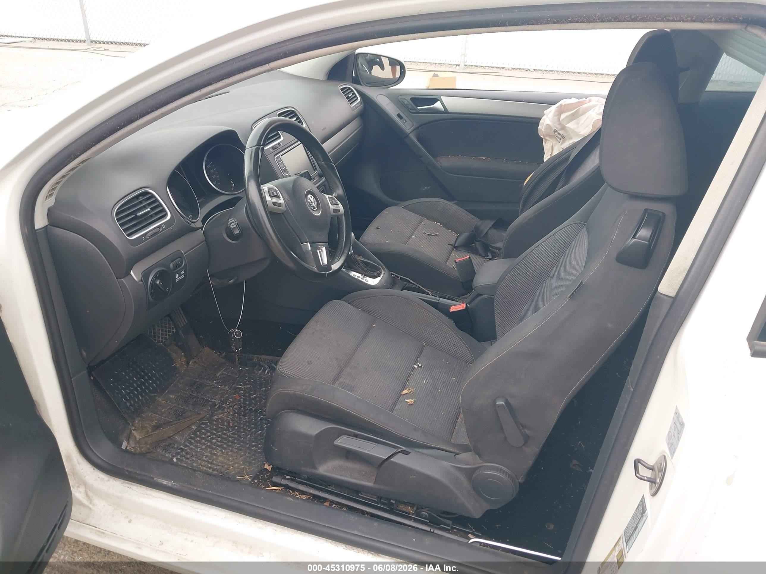 2012 Volkswagen Golf Tdi 2-door White vin: WVWBM7AJXCW147117