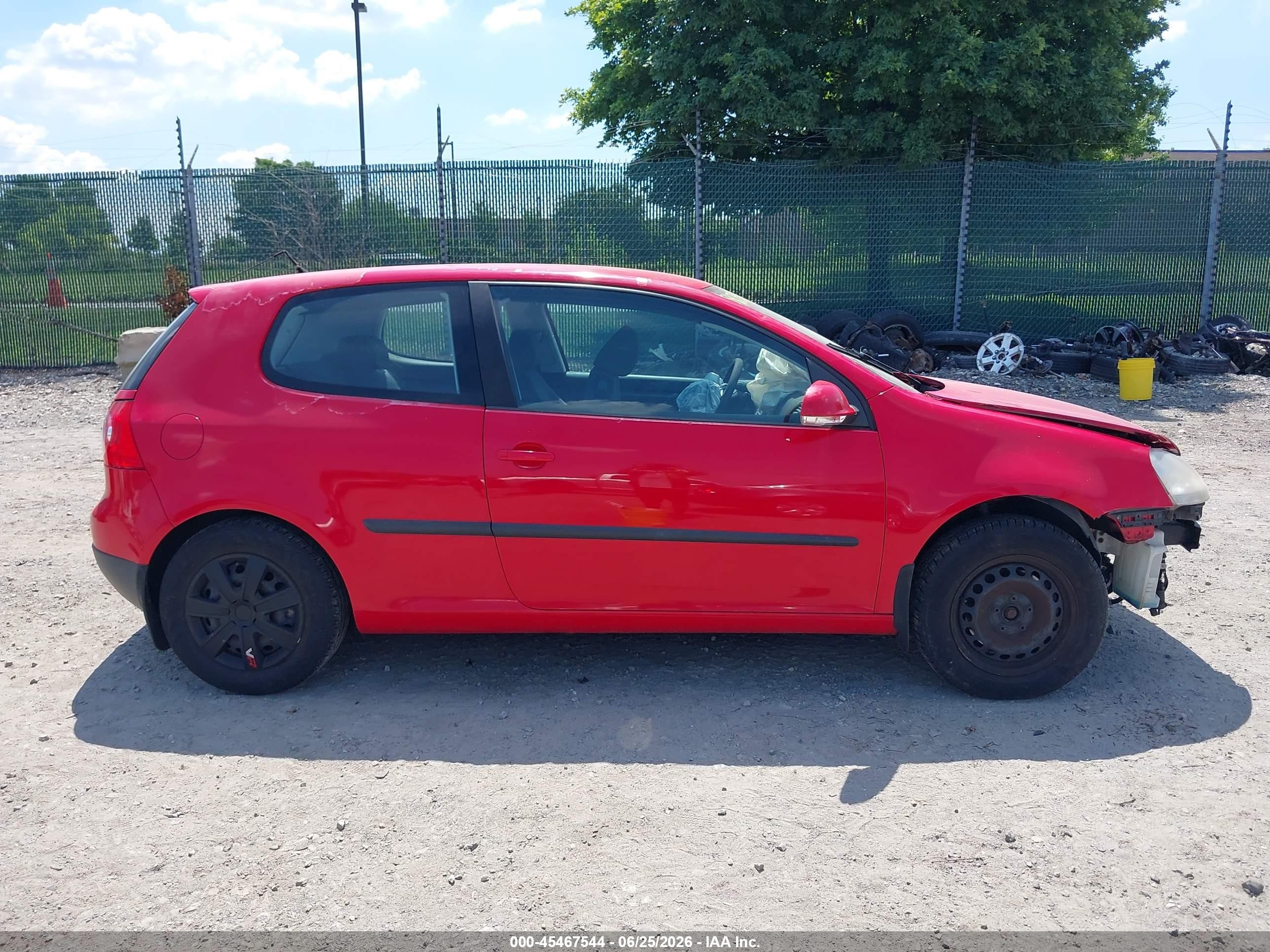 2007 Volkswagen Rabbit 2-door (a6) Red vin: WVWBR71KX7W146677